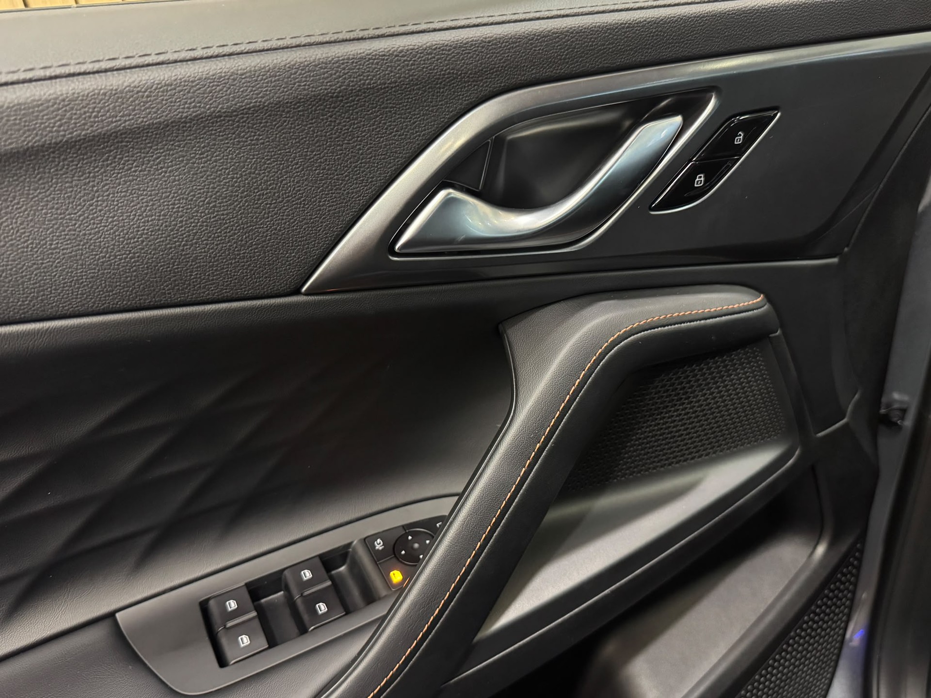 MG HS 1.5 T PHEV Luxury * HAGELSCHADEN*-image-11