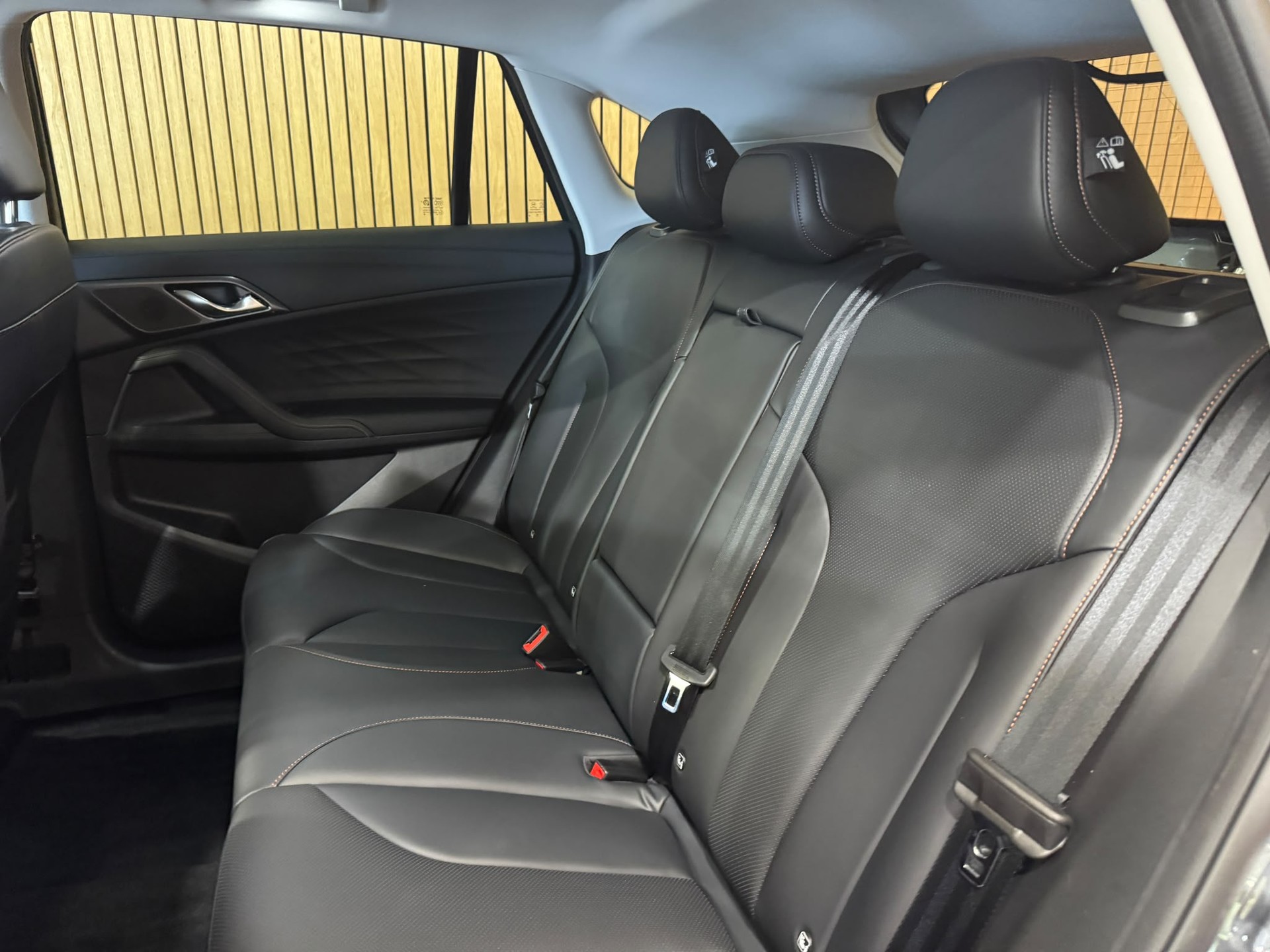 MG HS 1.5 T PHEV Luxury * HAGELSCHADEN*-image-17