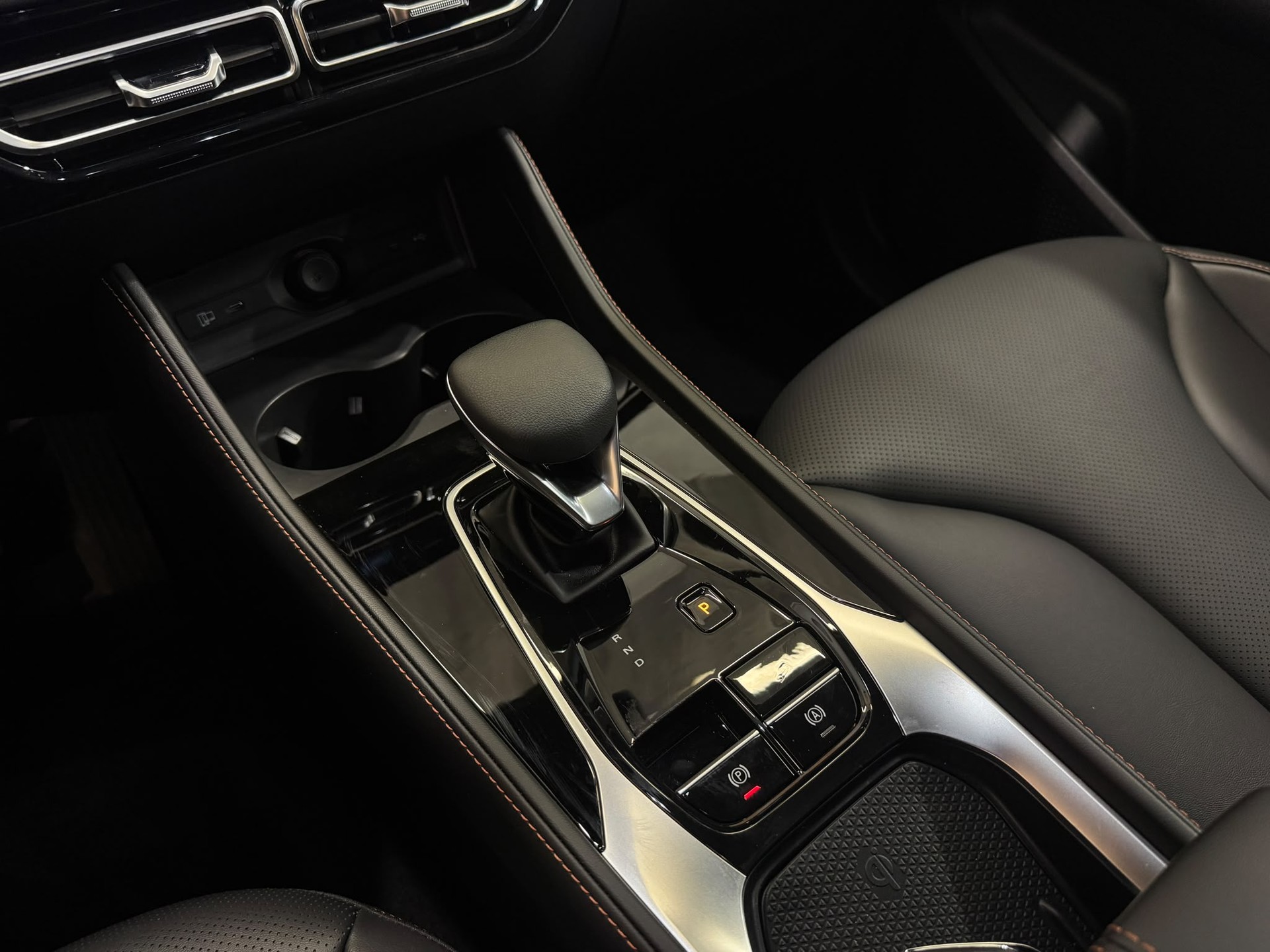 MG HS 1.5 T PHEV Luxury * HAGELSCHADEN*-image-12