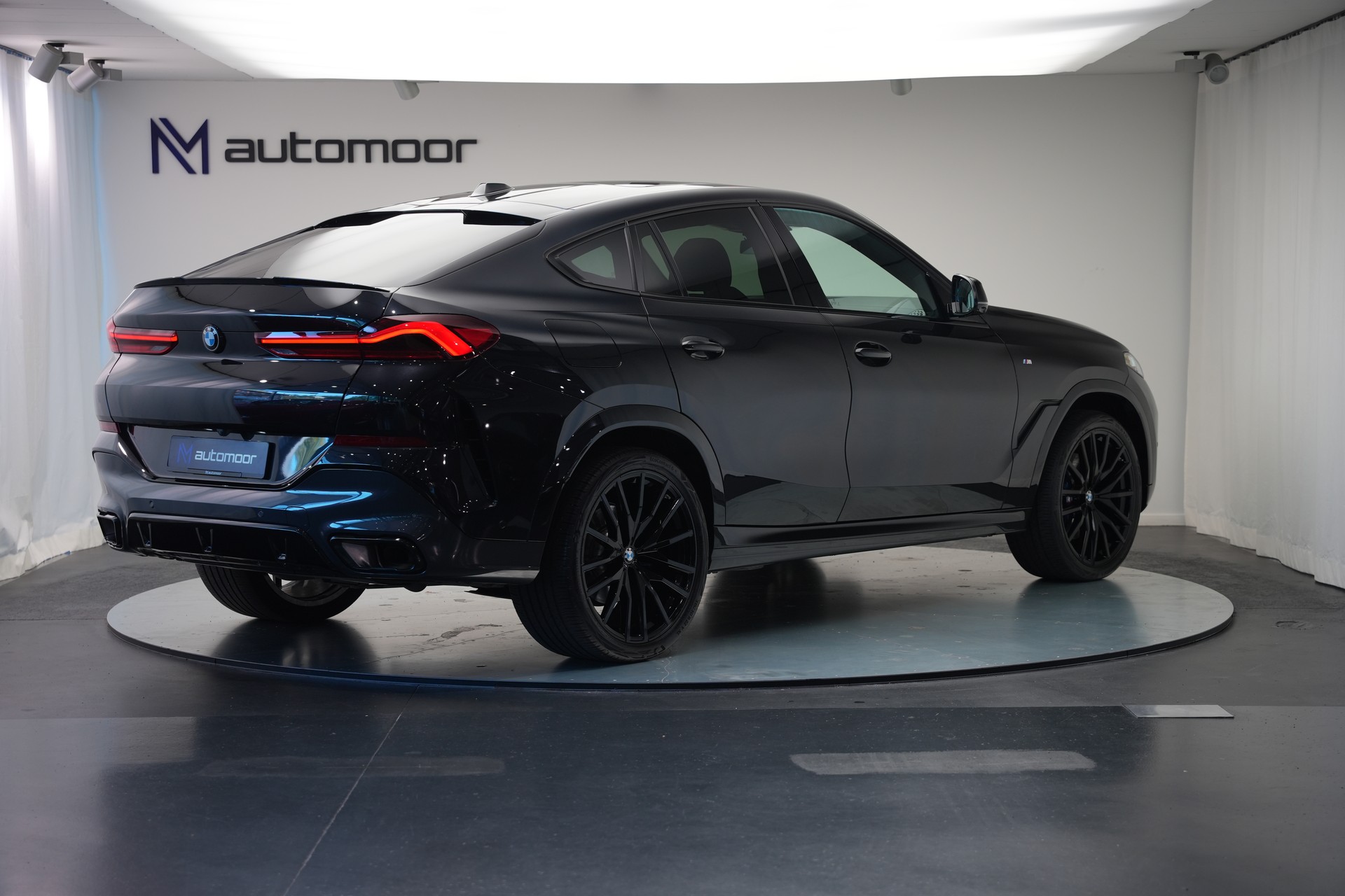 BMW X6 xDrive 48V 30d M Sport Pro Steptronic *CH-Fahrzeug* *Panorama* *Head-Up*-image-4