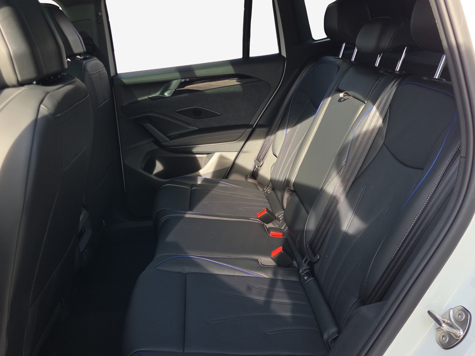 VW Tiguan 2.0 TDI SCR R-Line 4Motion DSG-image-11