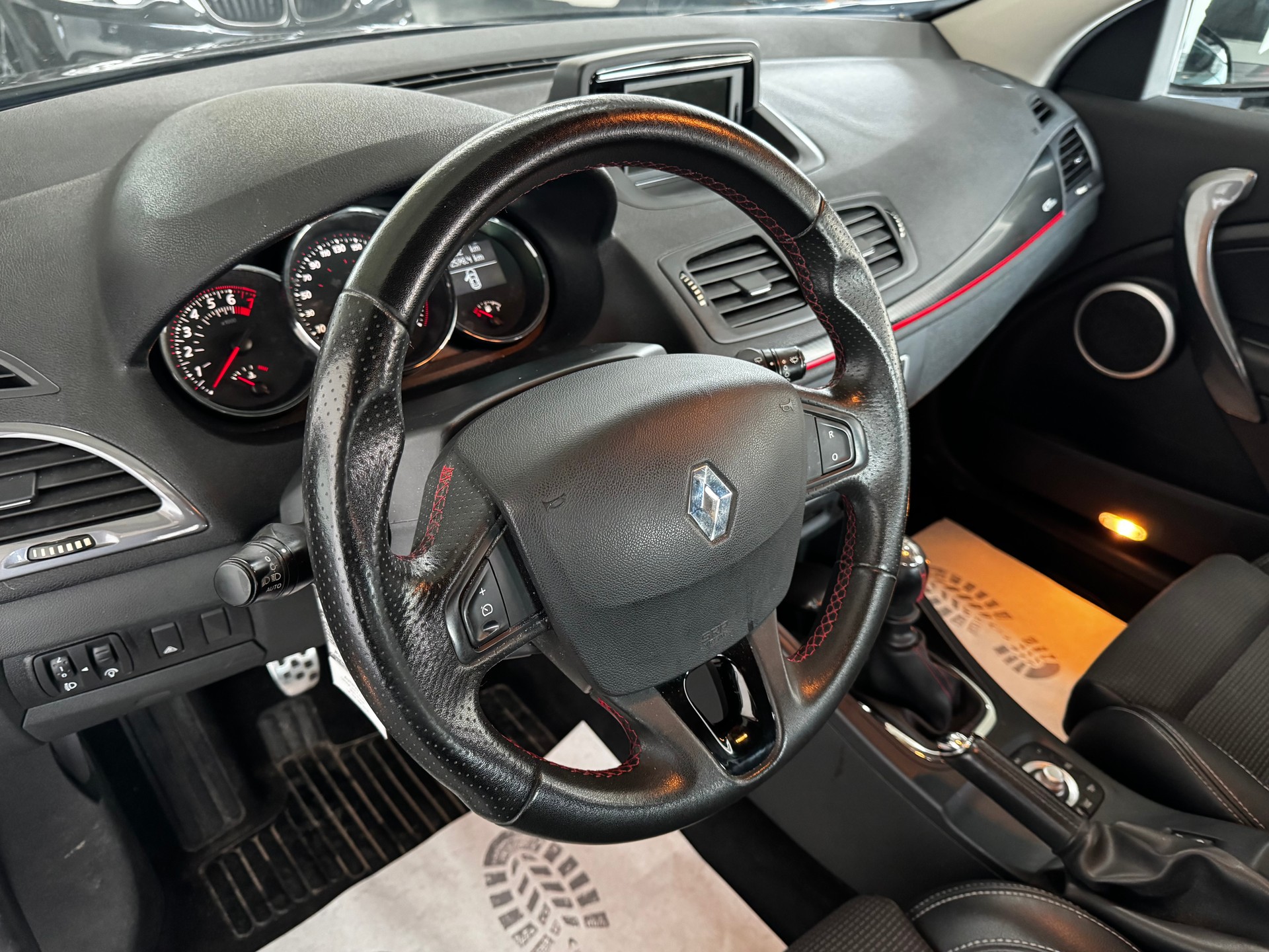RENAULT Mégane 1.4 16V Turbo Expression-image-11