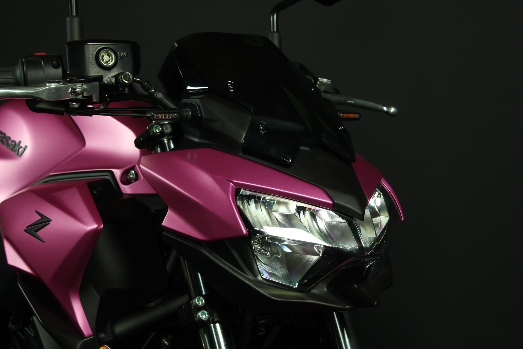 KAWASAKI Z 650 (50/35 KW) *Pretty Pink* Level 1-image-3