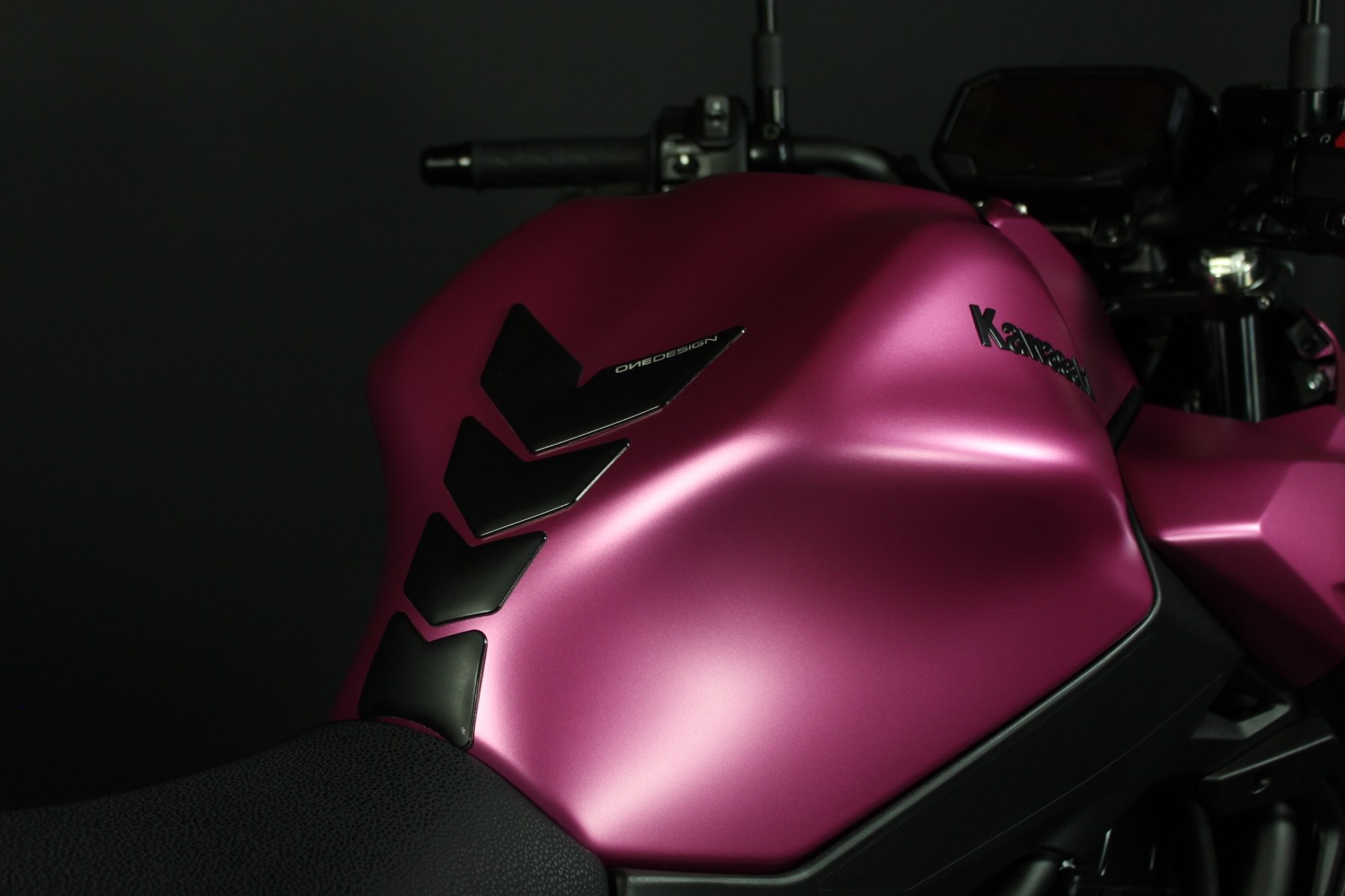 KAWASAKI Z 650 (50/35 KW) *Pretty Pink* Level 1-image-6