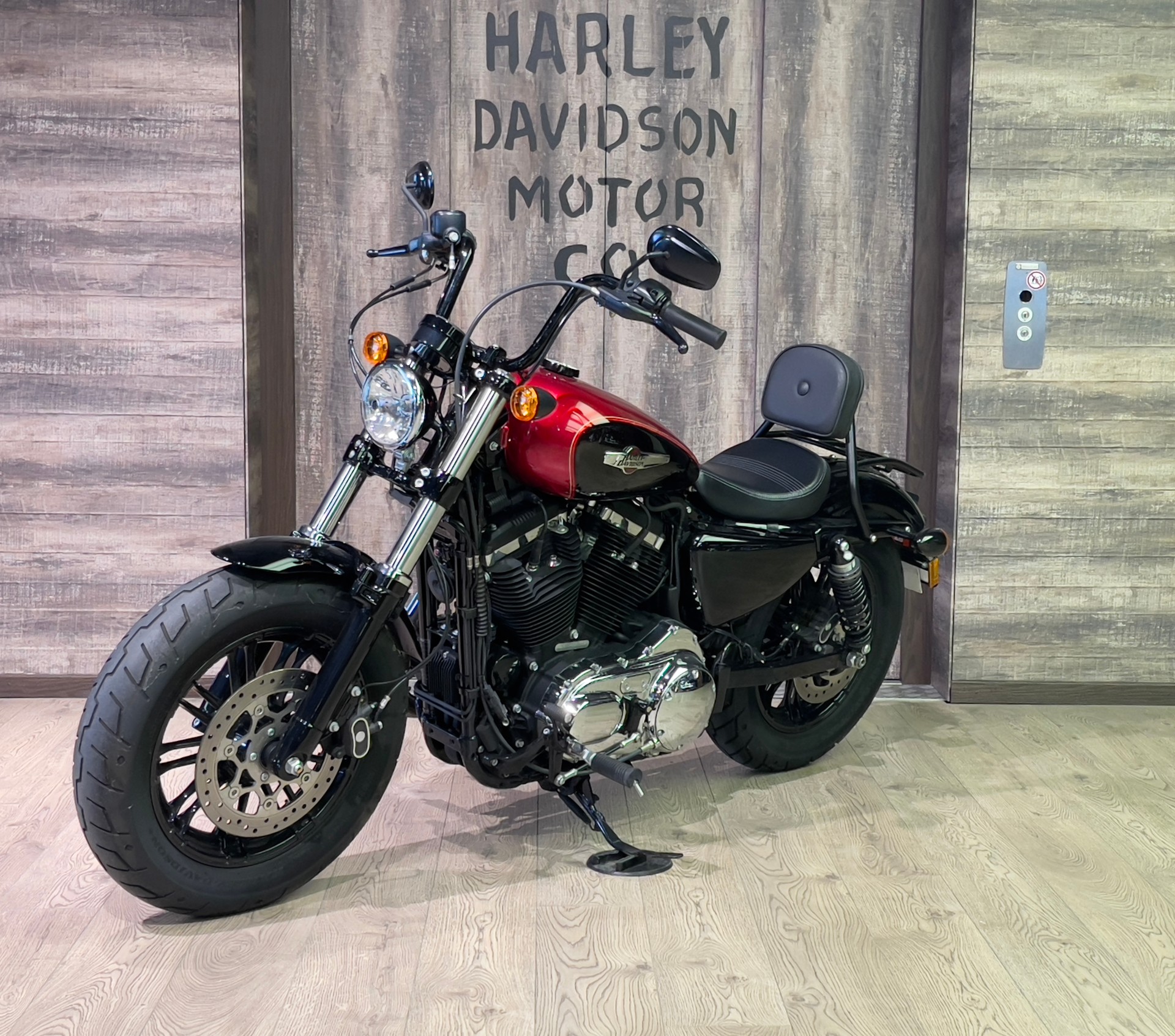 HARLEY-DAVIDSON XL1200XS-showroom-element-3