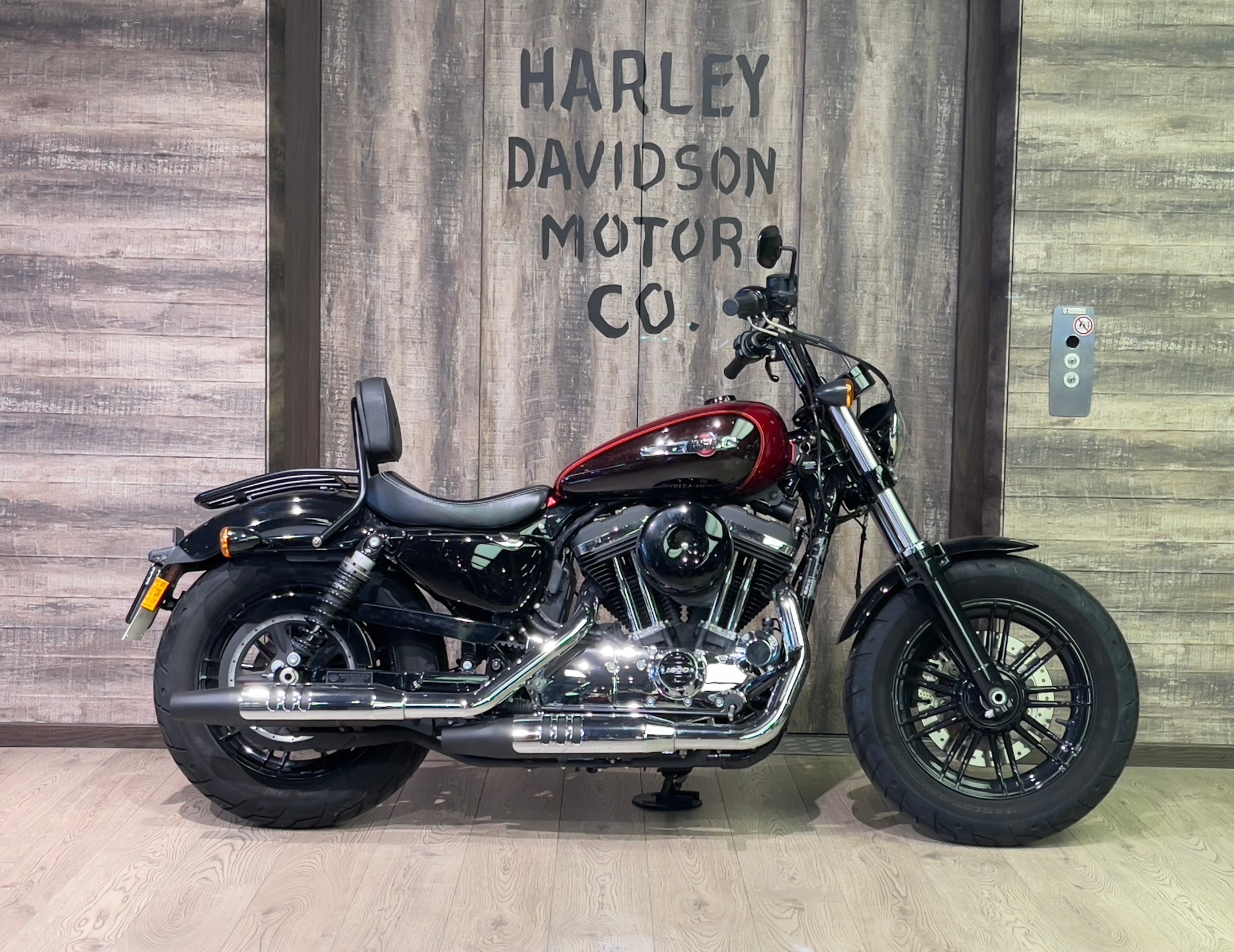 HARLEY-DAVIDSON XL1200XS-showroom-element-1