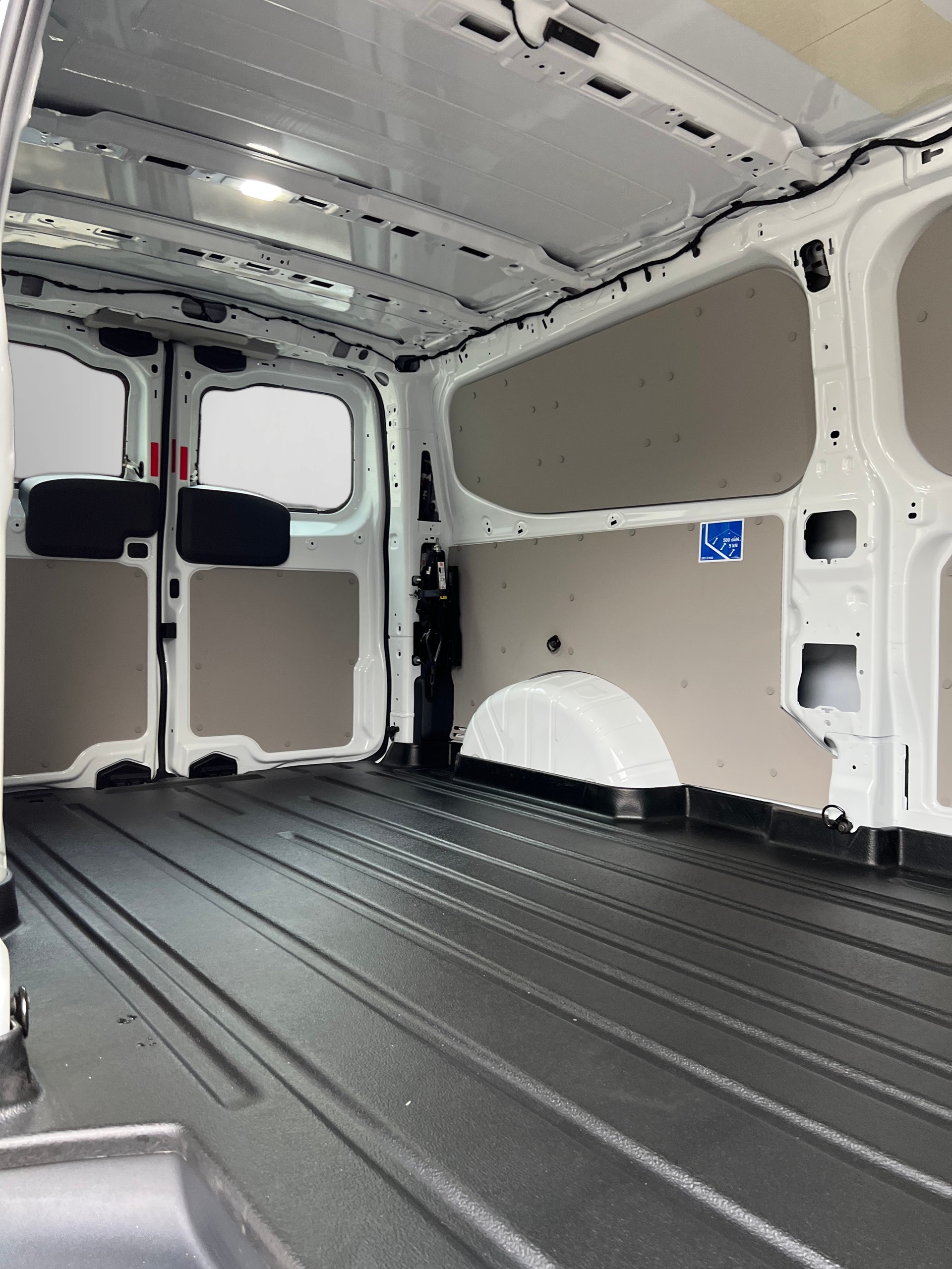 FORD Transit Custom Van 300 L2H1 Trend Automat-image-5