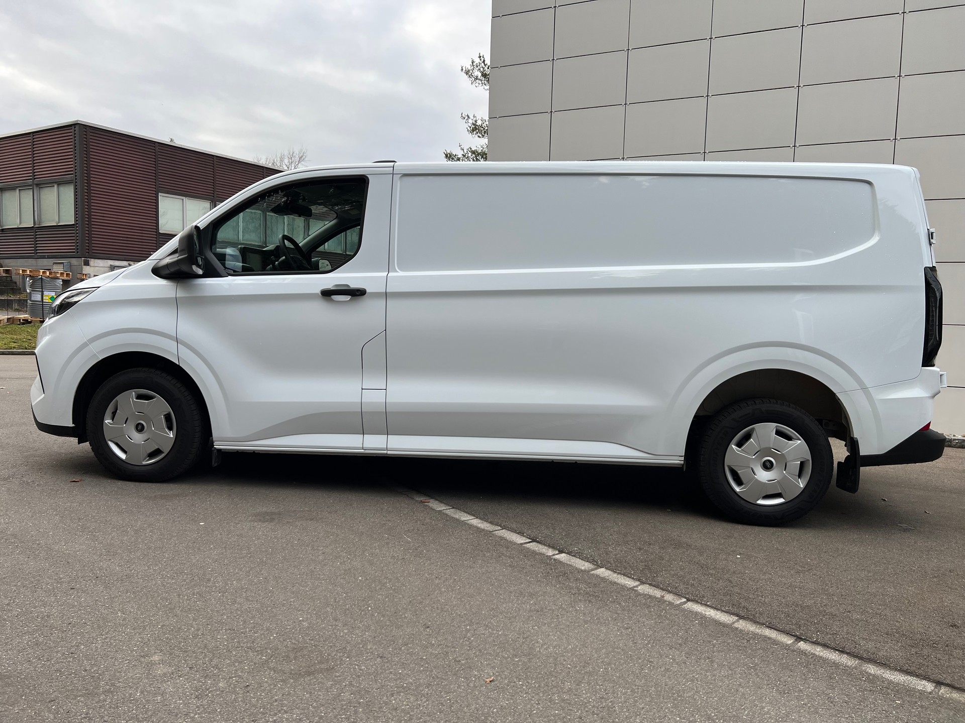 FORD Transit Custom Van 300 L2H1 Trend Automat-showroom-element-1
