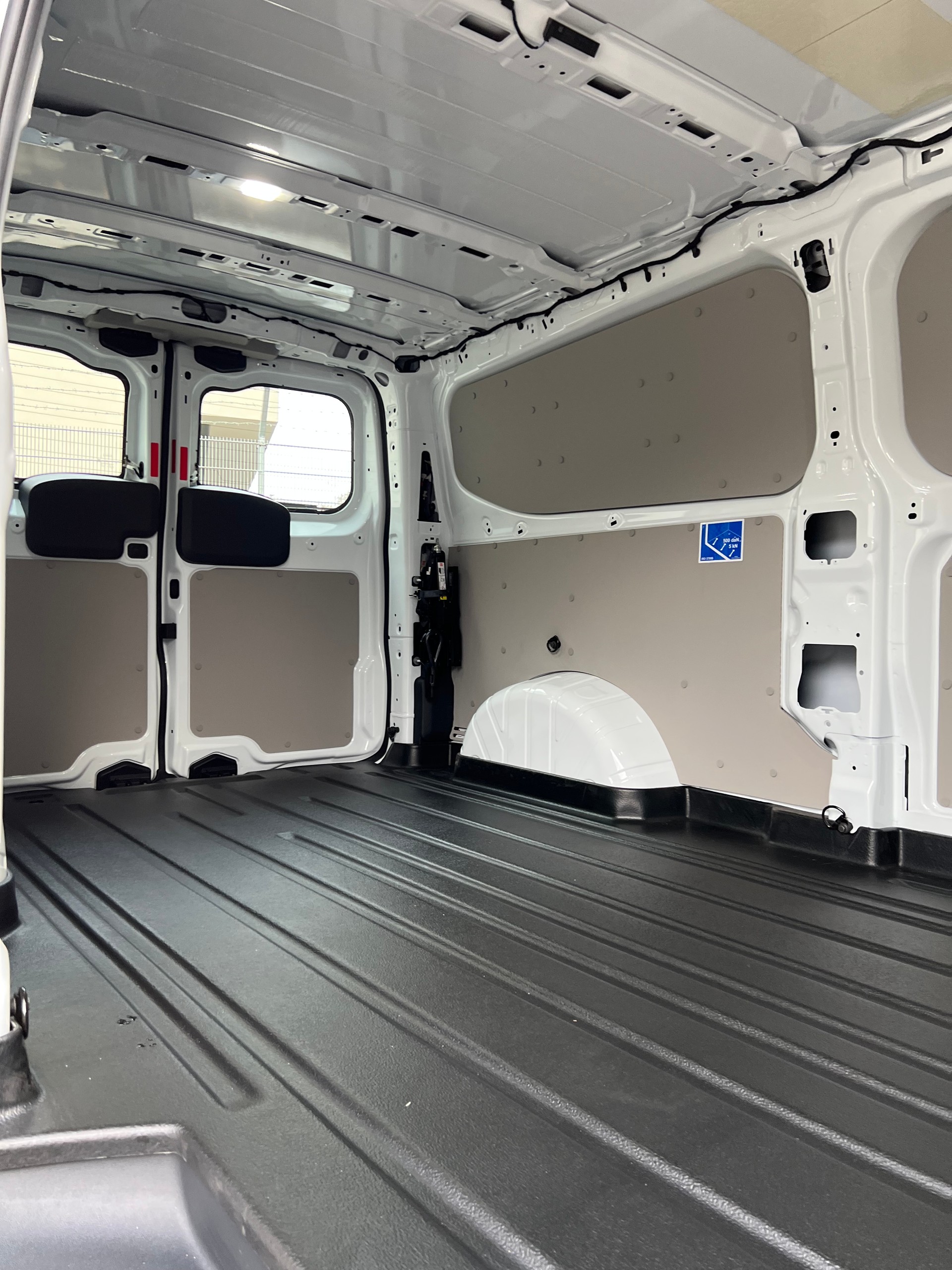 FORD Transit Custom Van 300 L2H1 Trend Automat-image-6