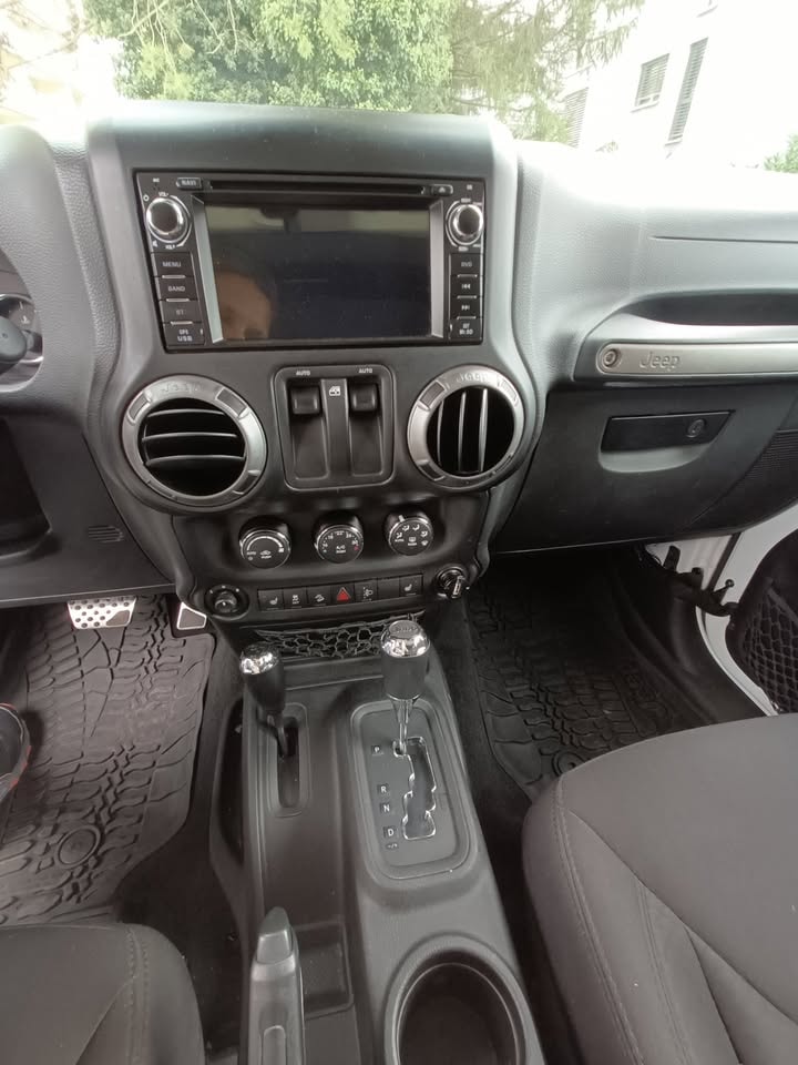 JEEP Wrangler 2.8 CRD Sport Automatic softtop-image-8