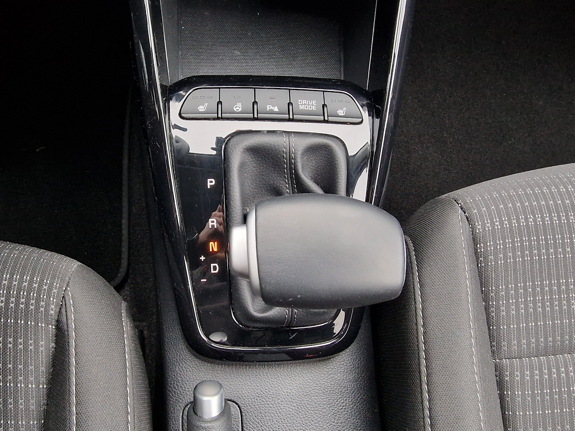 KIA Stonic 1.0 T-GDI DCT Power-image-8