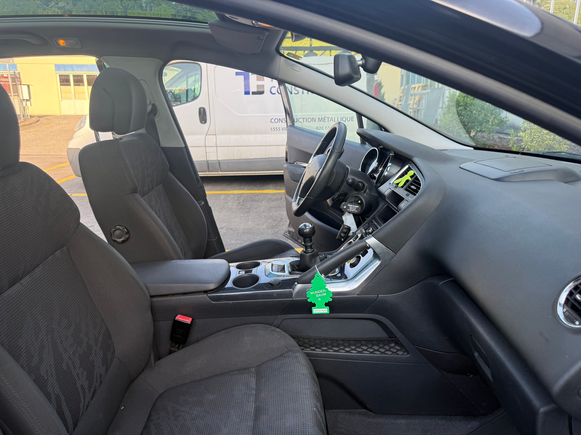 PEUGEOT 3008 1.6 16V T Style-image-11