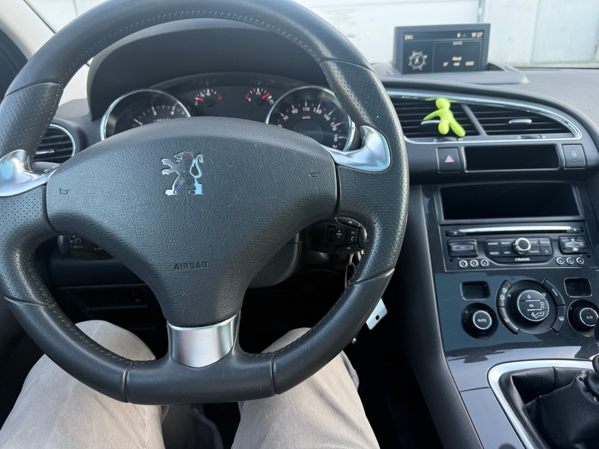 PEUGEOT 3008 1.6 16V T Style-image-15