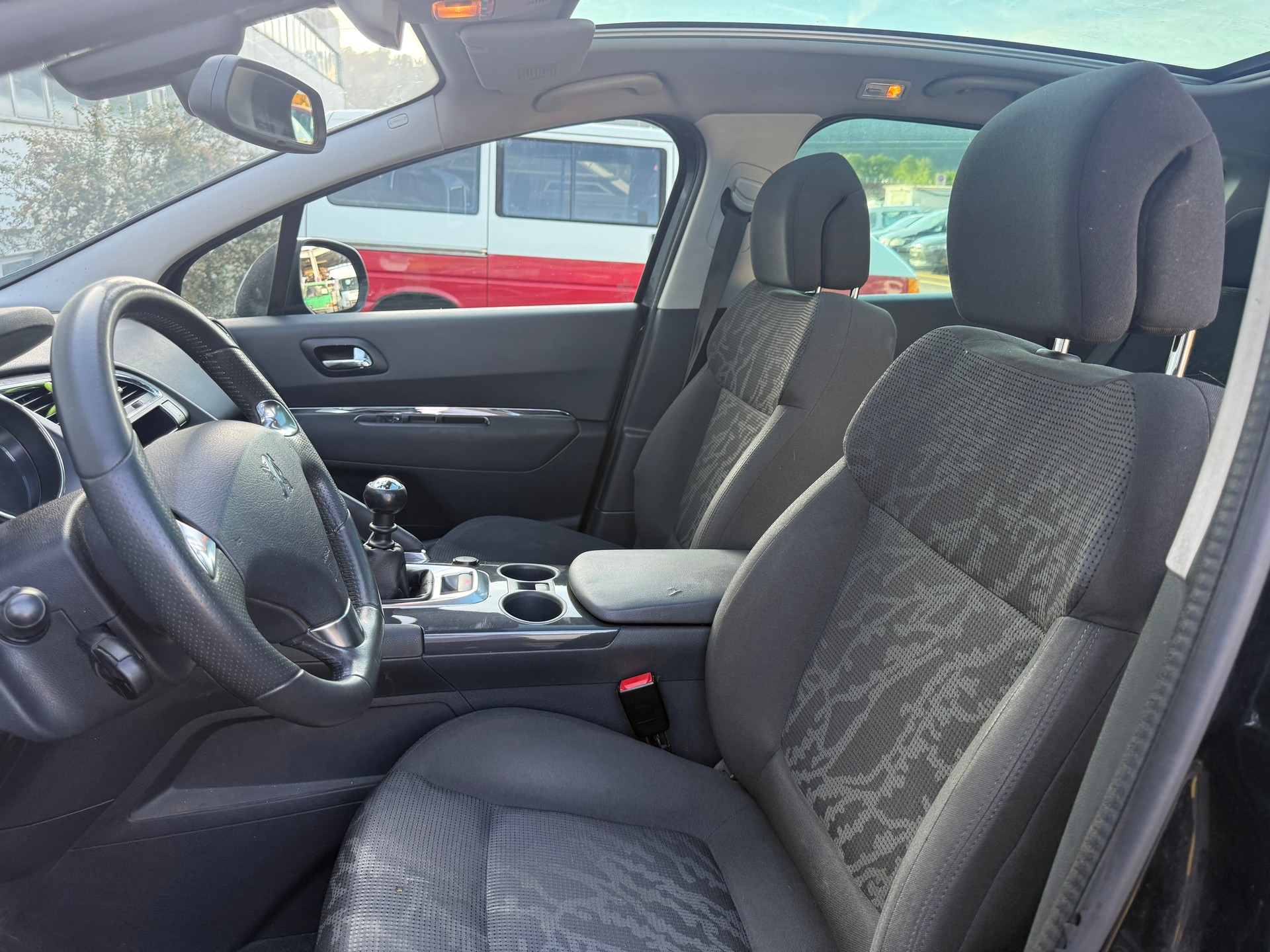 PEUGEOT 3008 1.6 16V T Style-image-14