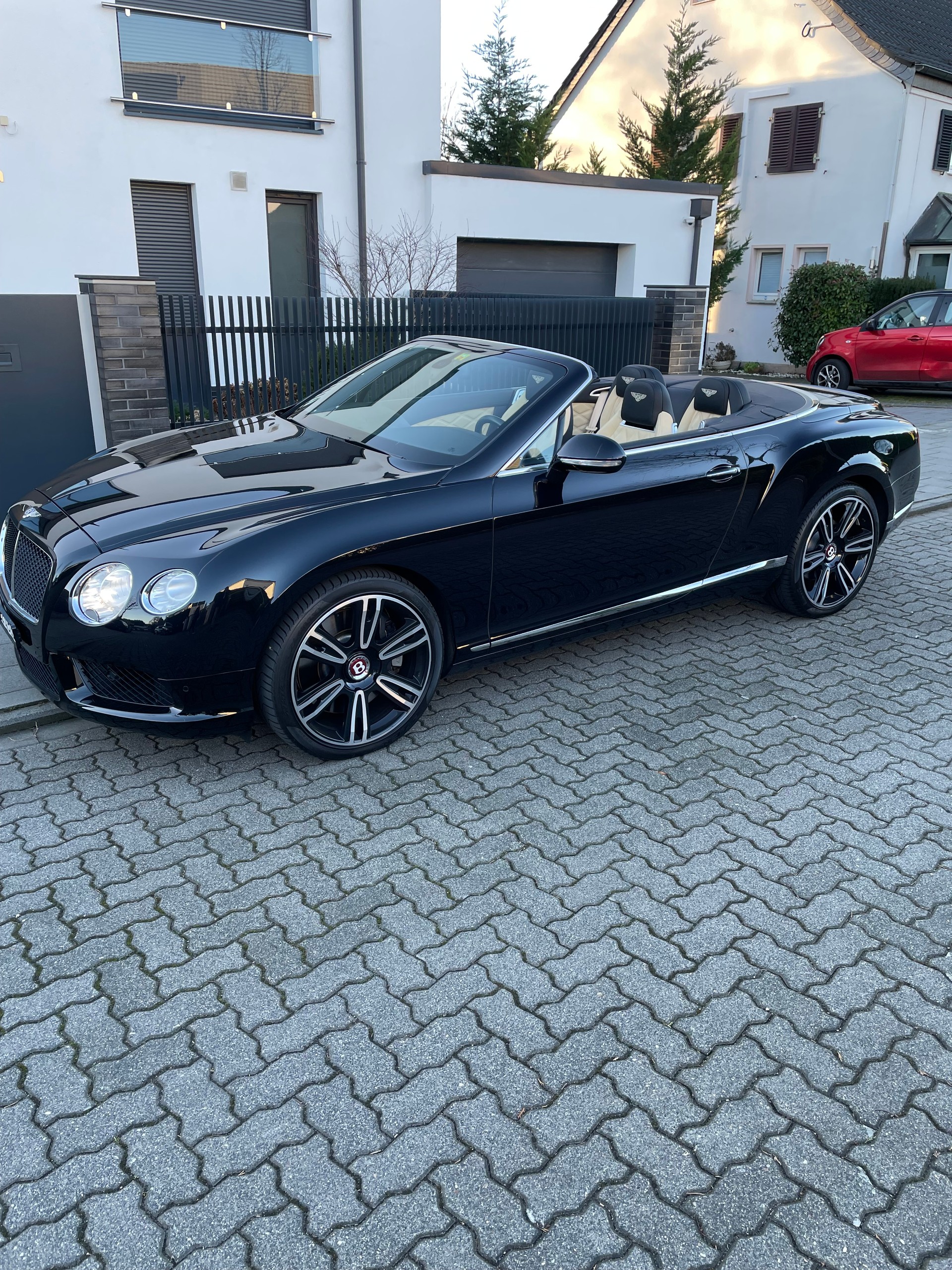 BENTLEY Continental GTC 4.0 V8-image-0