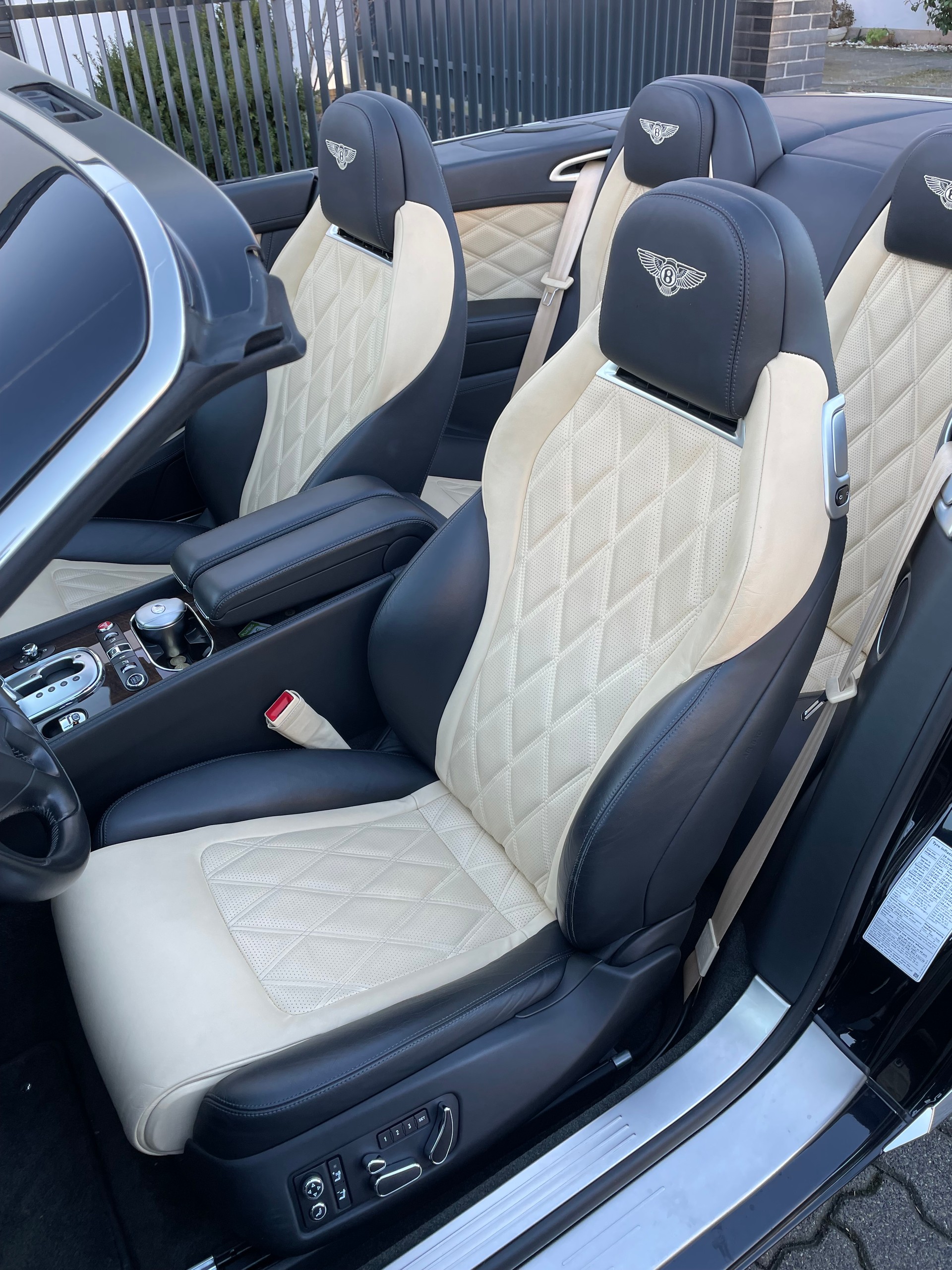 BENTLEY Continental GTC 4.0 V8-image-5