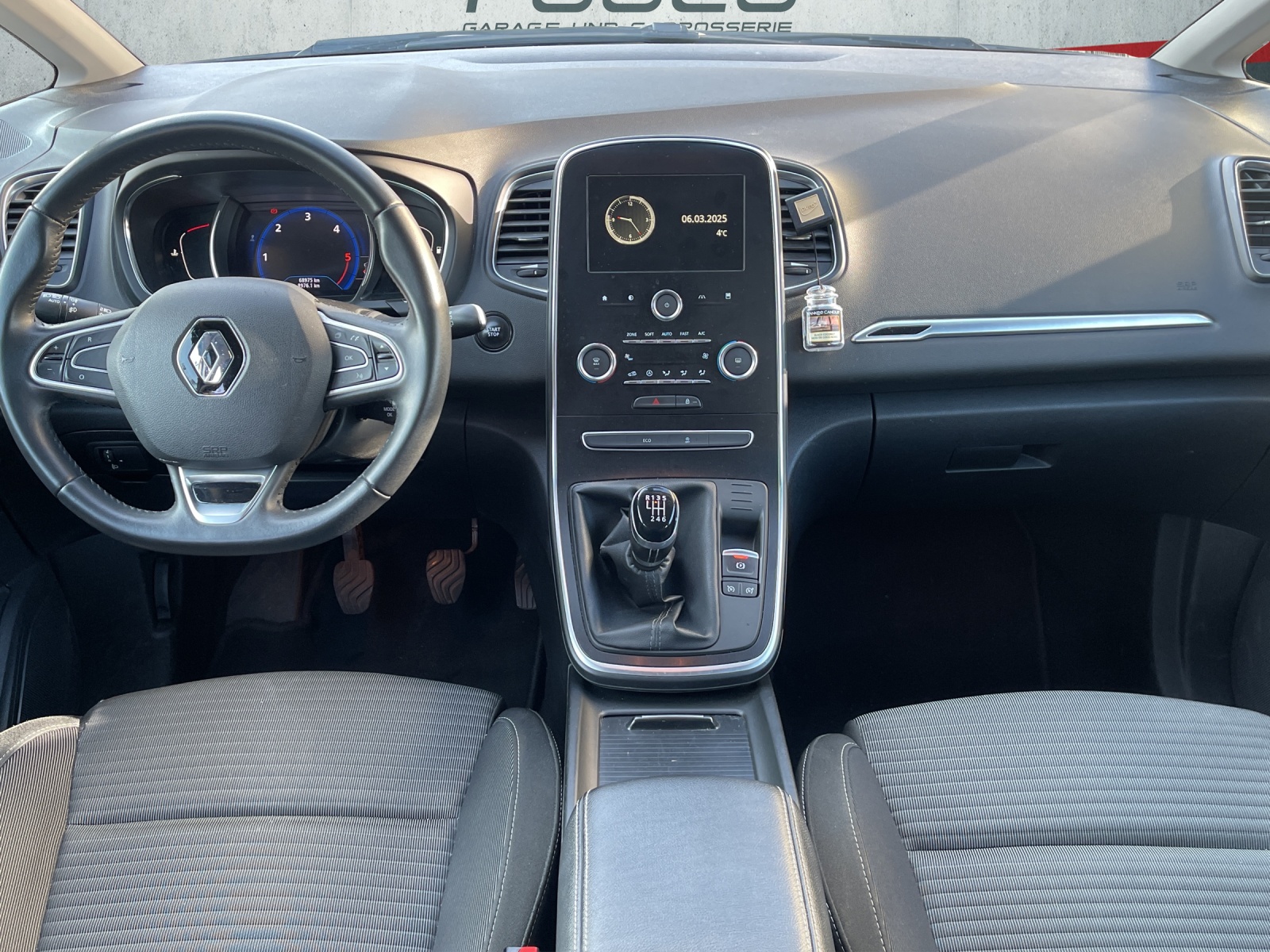 RENAULT Scénic 1.8 dCi Sport-image-9