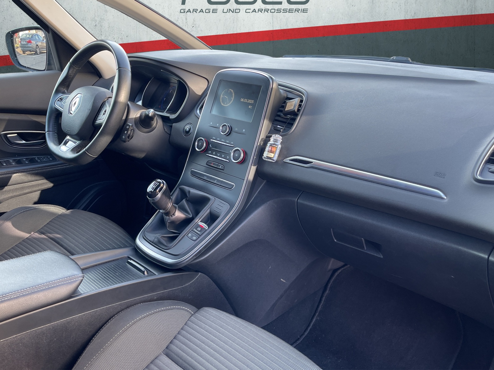 RENAULT Scénic 1.8 dCi Sport-image-10