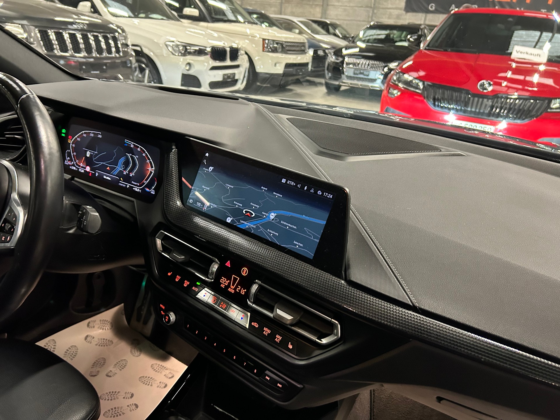 BMW 120d xDrive Steptronic M Sport-image-12