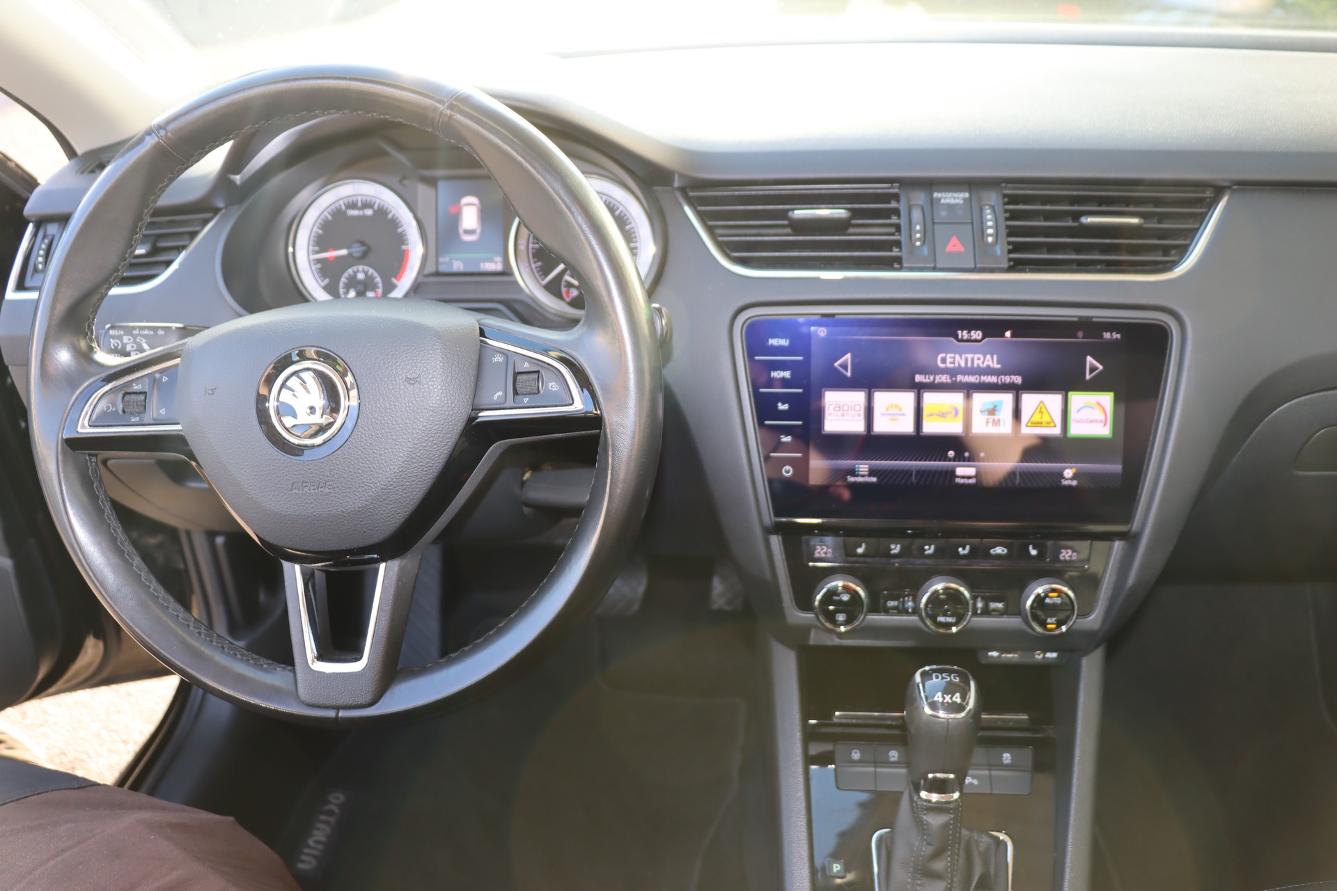 SKODA Octavia Combi 2.0 TDI Style 4x4-image-14