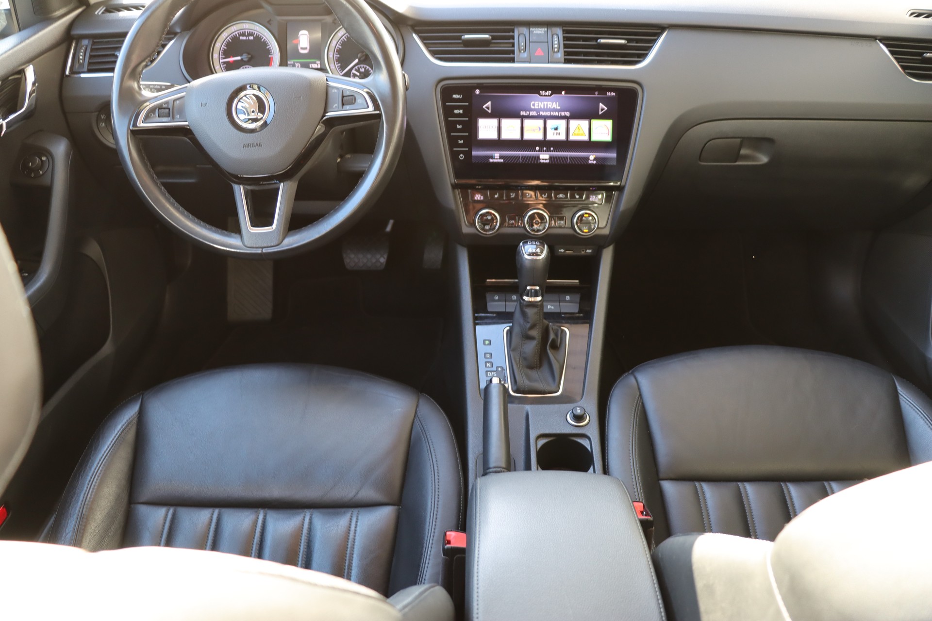 SKODA Octavia Combi 2.0 TDI Style 4x4-image-10