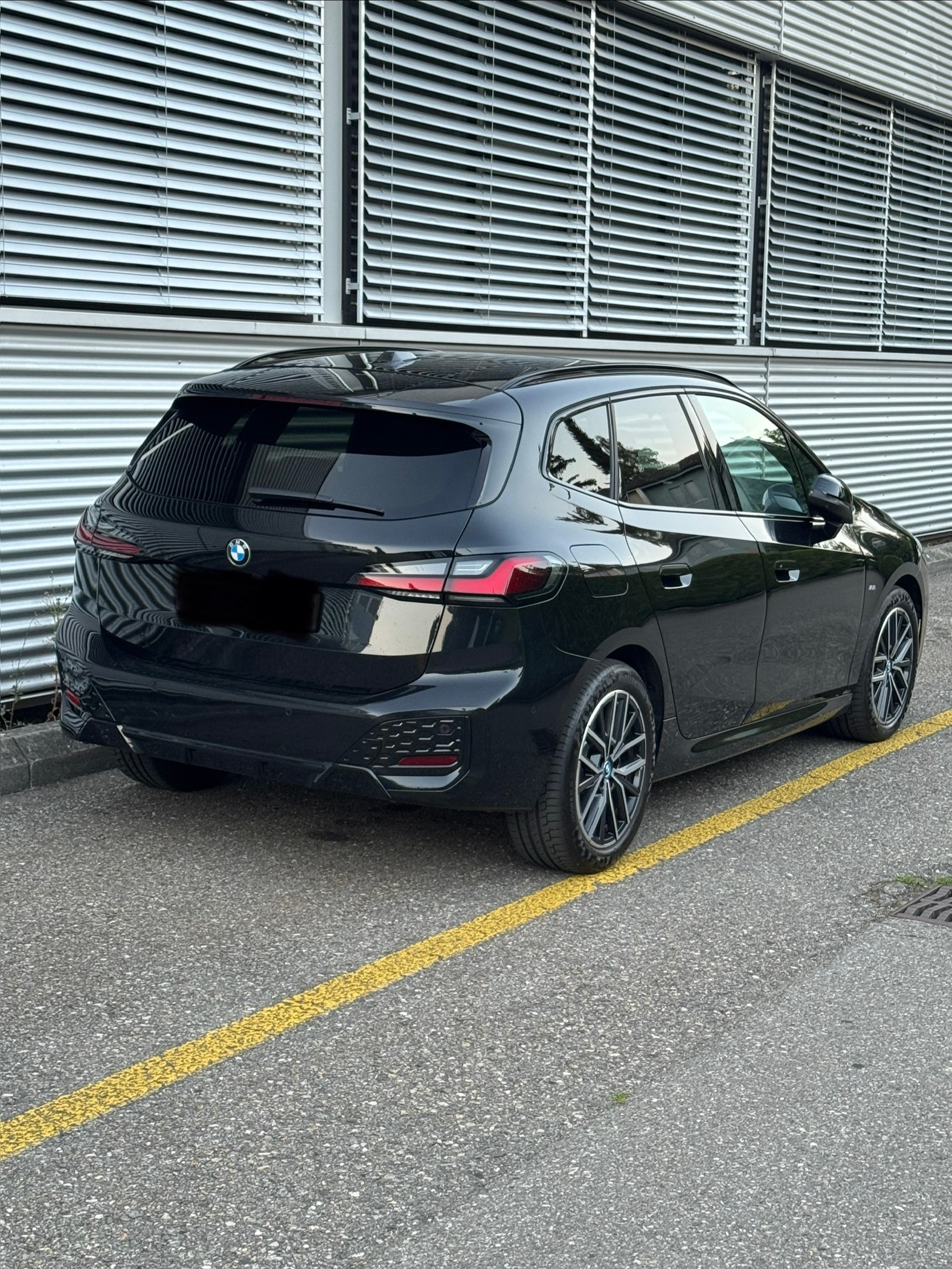 BMW 220i Active Tourer M Sport DKG-image-1