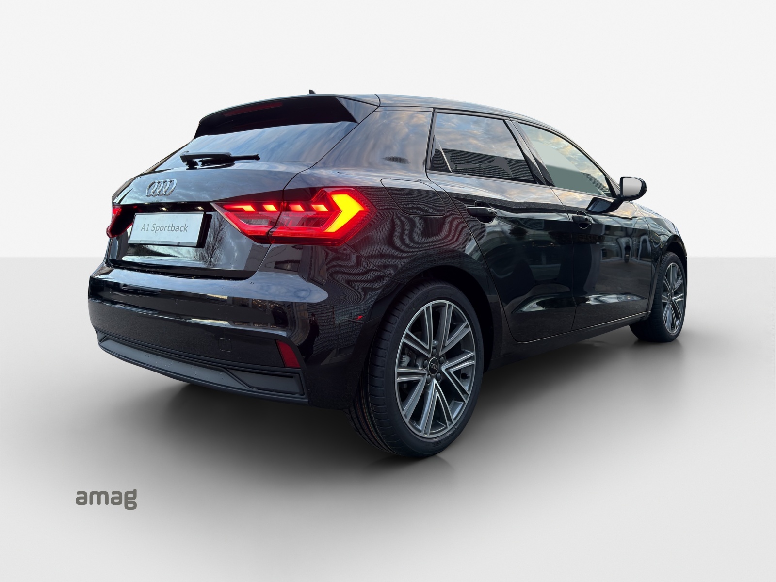 AUDI A1 Sportback 30 TFSI Attraction S-tronic-image-4