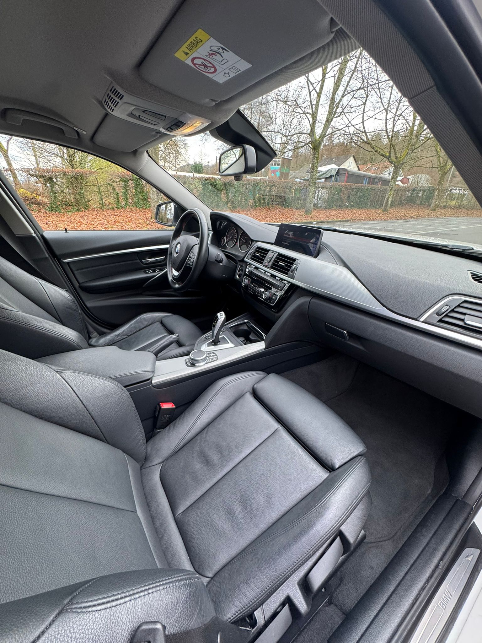 BMW 320d xDrive Touring Edition Sport Line Steptronic-image-9