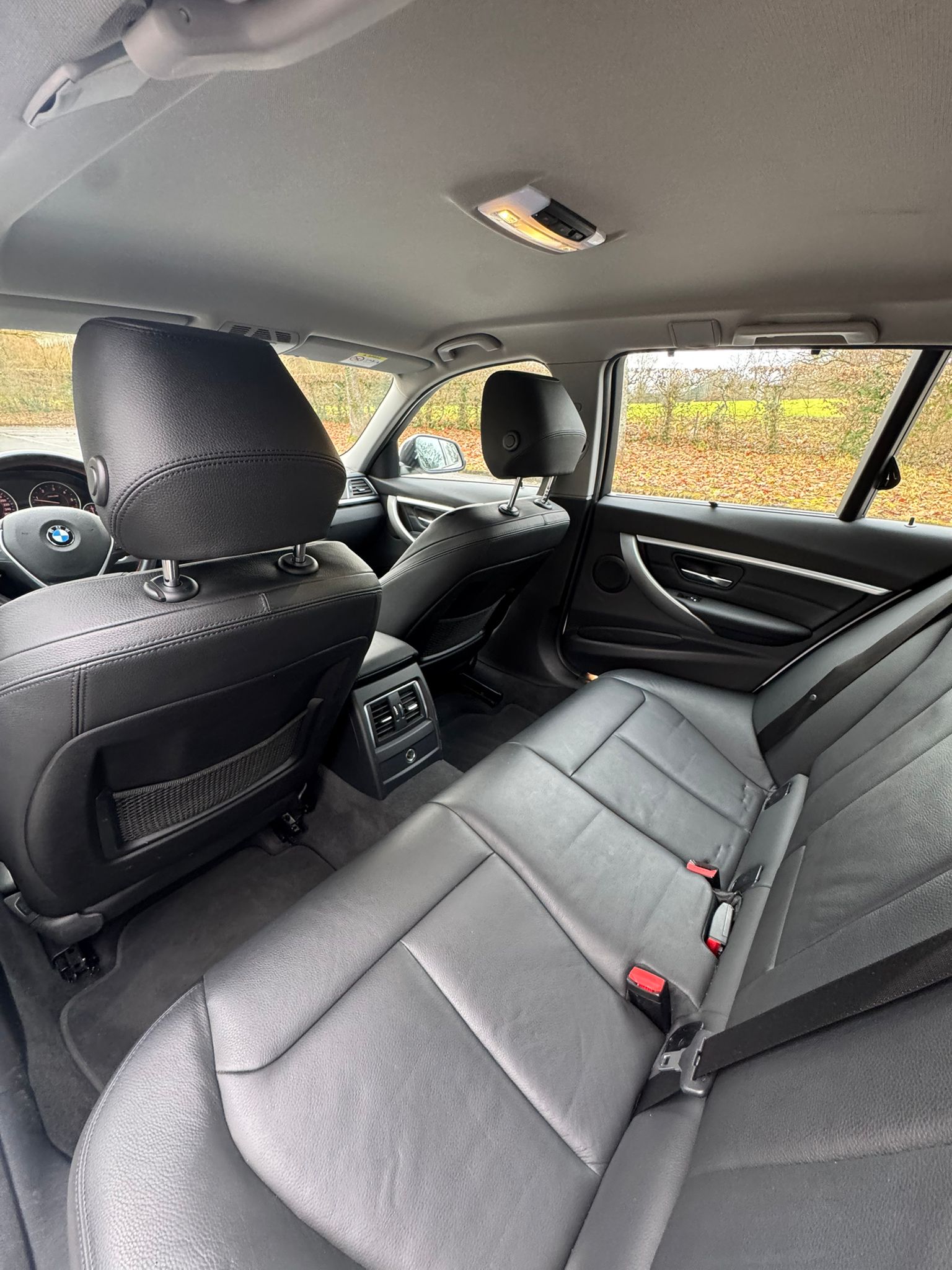 BMW 320d xDrive Touring Edition Sport Line Steptronic-image-11