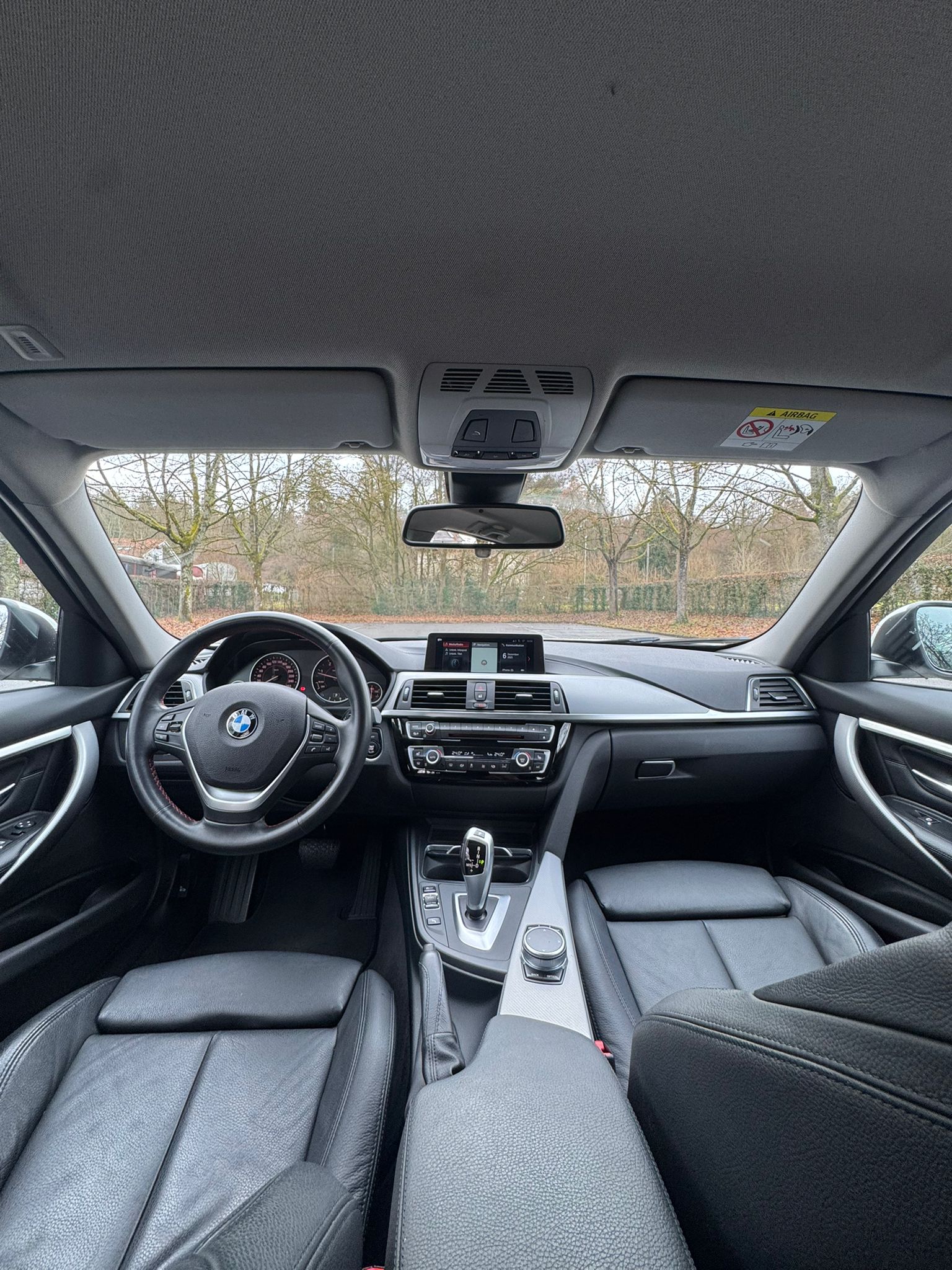 BMW 320d xDrive Touring Edition Sport Line Steptronic-image-10