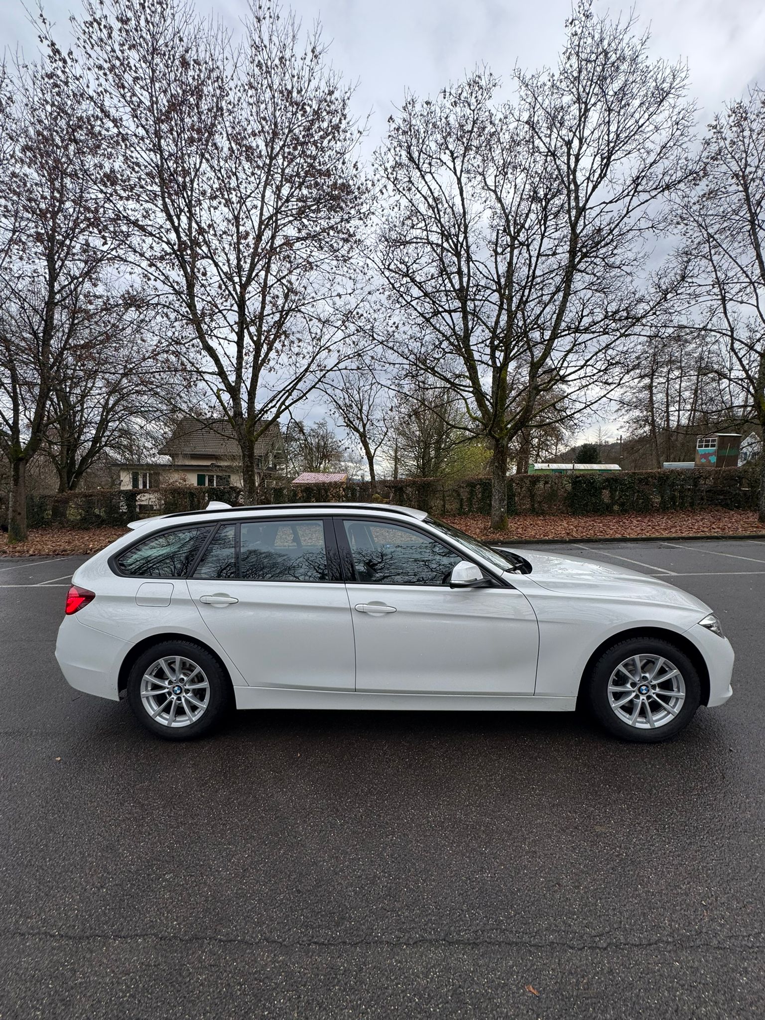 BMW 320d xDrive Touring Edition Sport Line Steptronic-image-6
