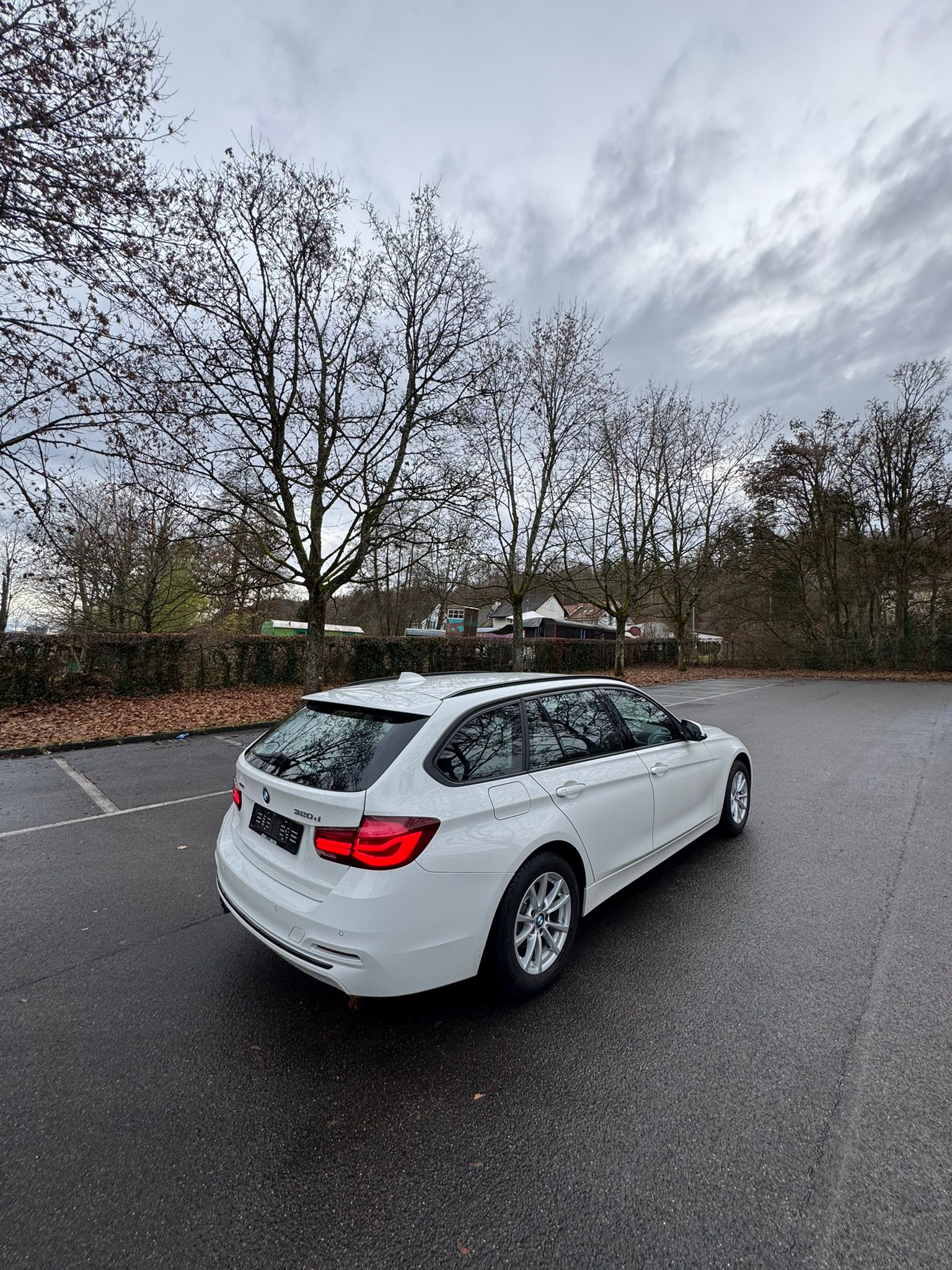 BMW 320d xDrive Touring Edition Sport Line Steptronic-image-5
