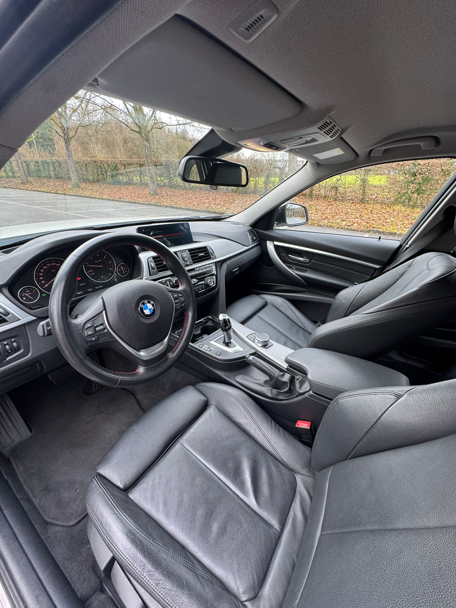 BMW 320d xDrive Touring Edition Sport Line Steptronic-image-8