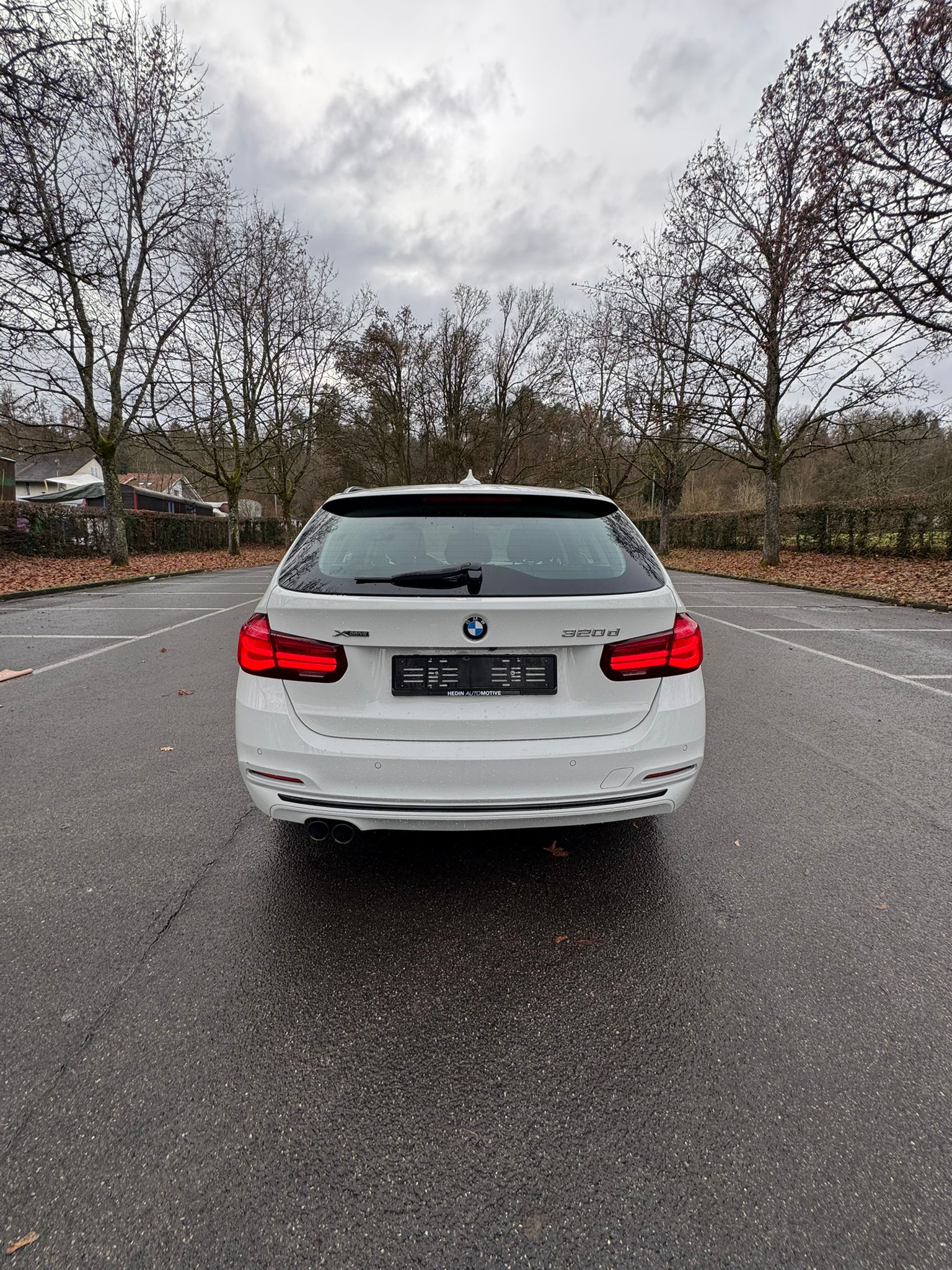 BMW 320d xDrive Touring Edition Sport Line Steptronic-image-4