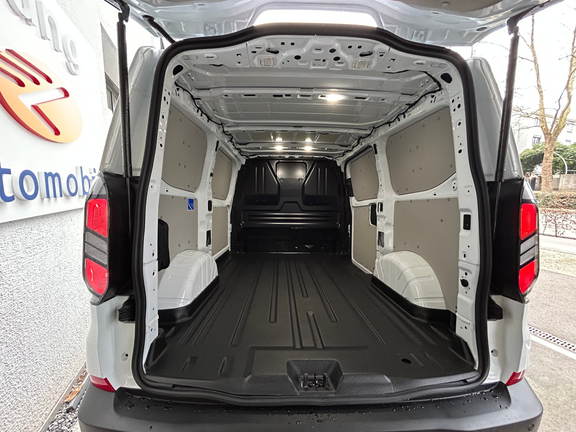 FORD Transit Custom Van 280 L1H1 Trend-image-11