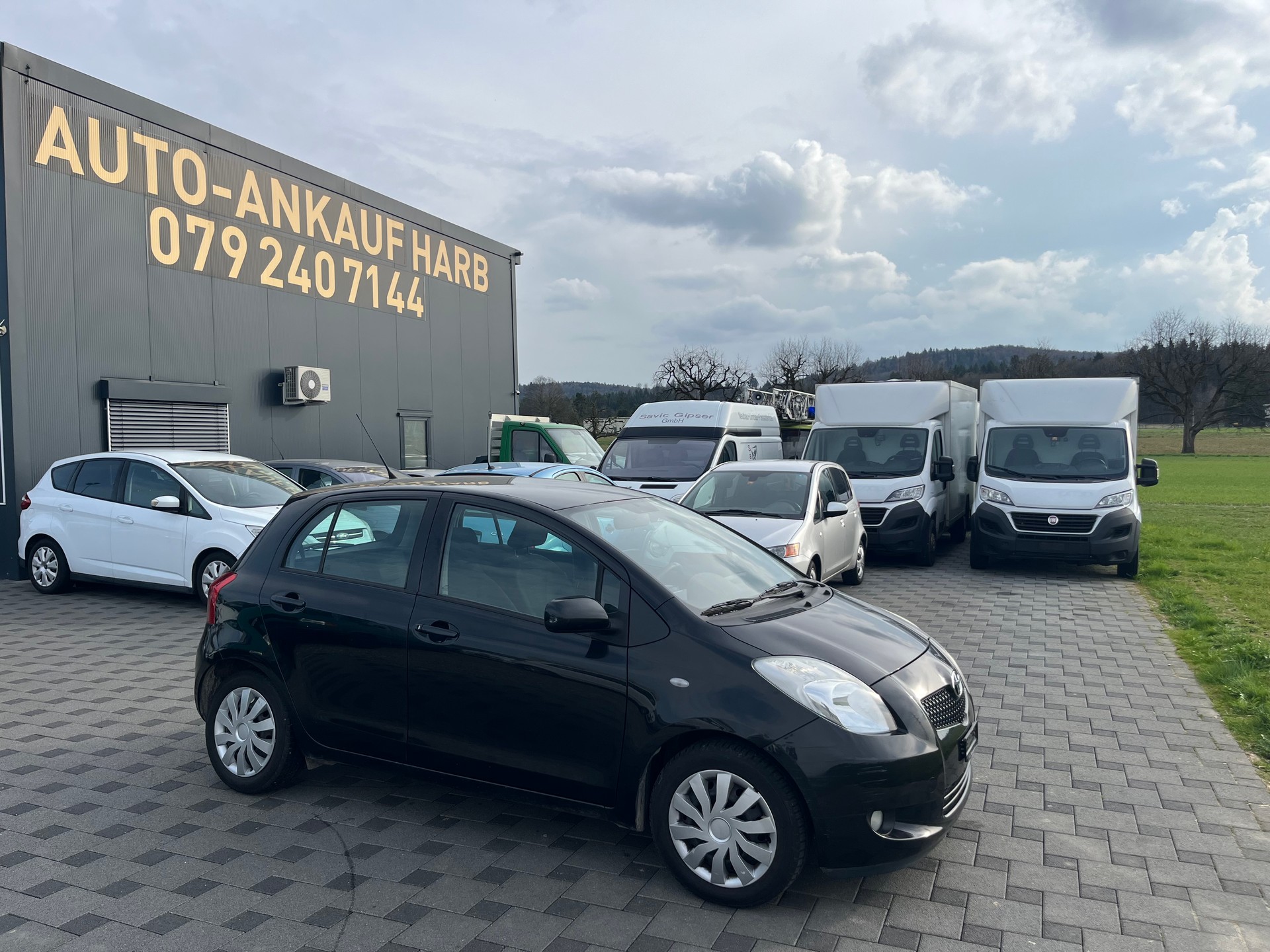 TOYOTA Yaris 1.3 Linea Sol-image-0