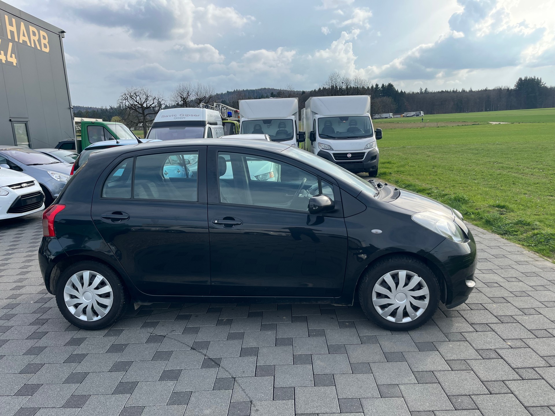 TOYOTA Yaris 1.3 Linea Sol-image-1
