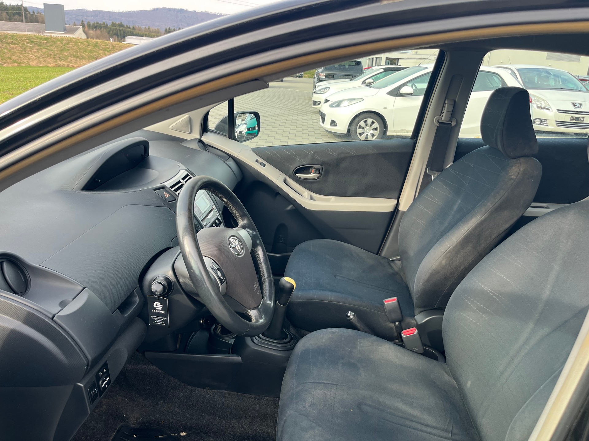 TOYOTA Yaris 1.3 Linea Sol-image-9