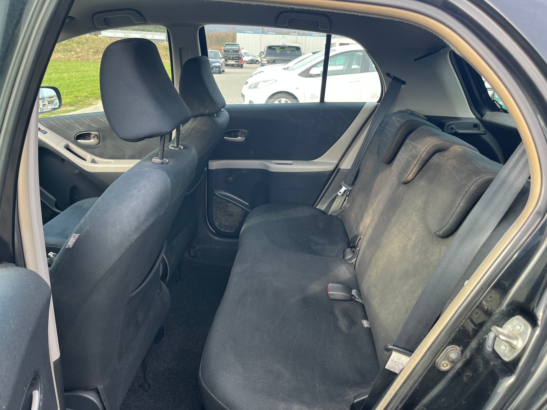 TOYOTA Yaris 1.3 Linea Sol-image-8
