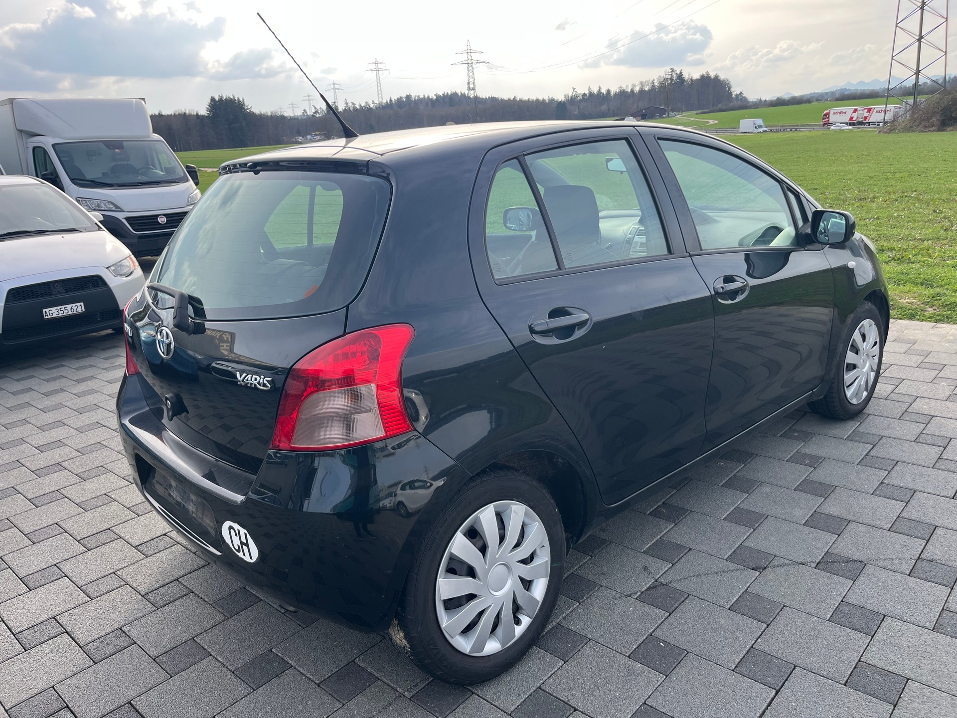 TOYOTA Yaris 1.3 Linea Sol-image-2