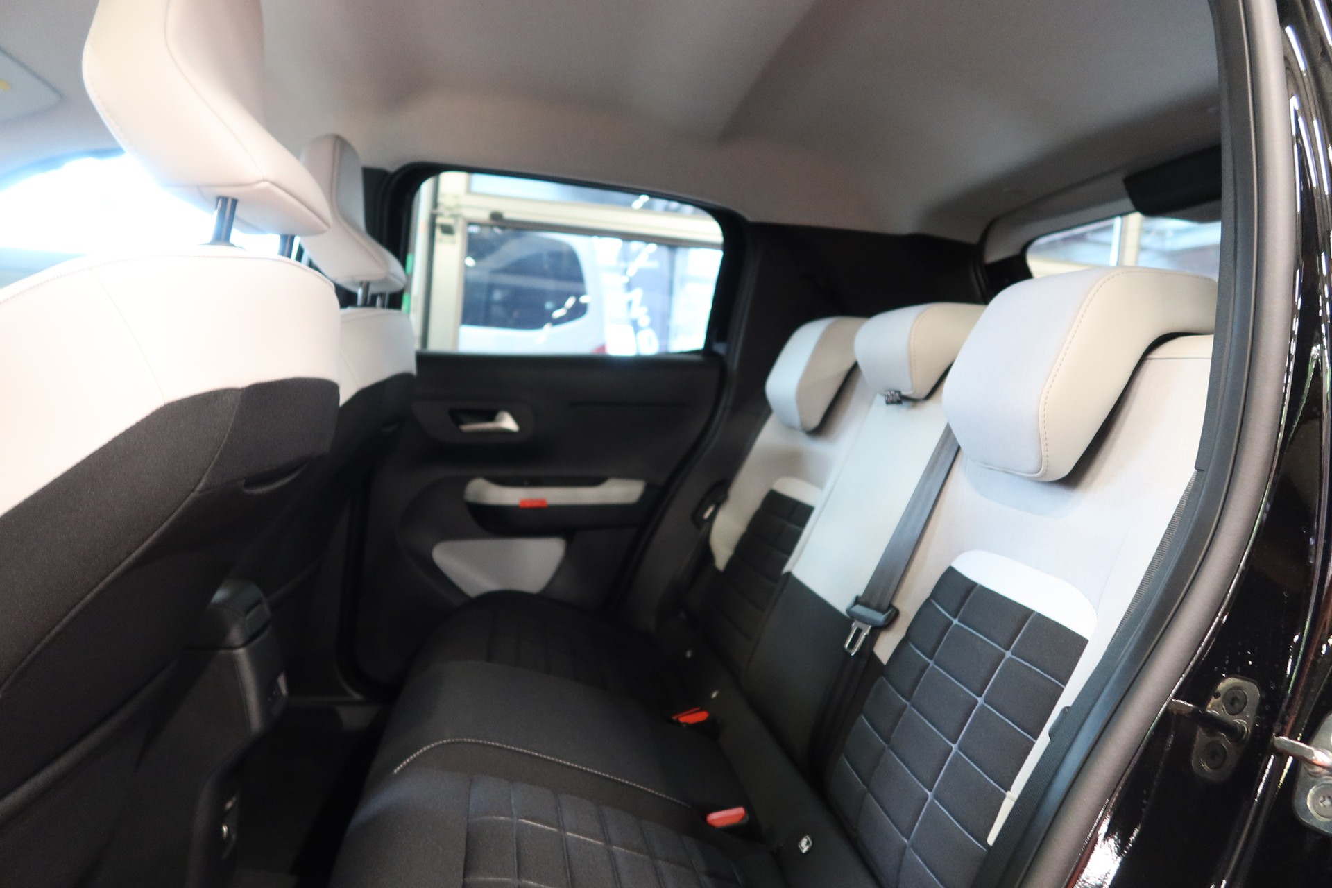 CITROEN e-C3 44kWh Max-image-8