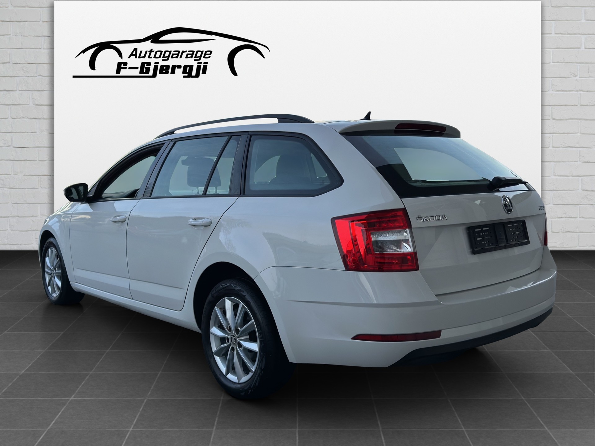 SKODA Octavia Combi 1.6 TDI Ambition DSG-showroom-element-3