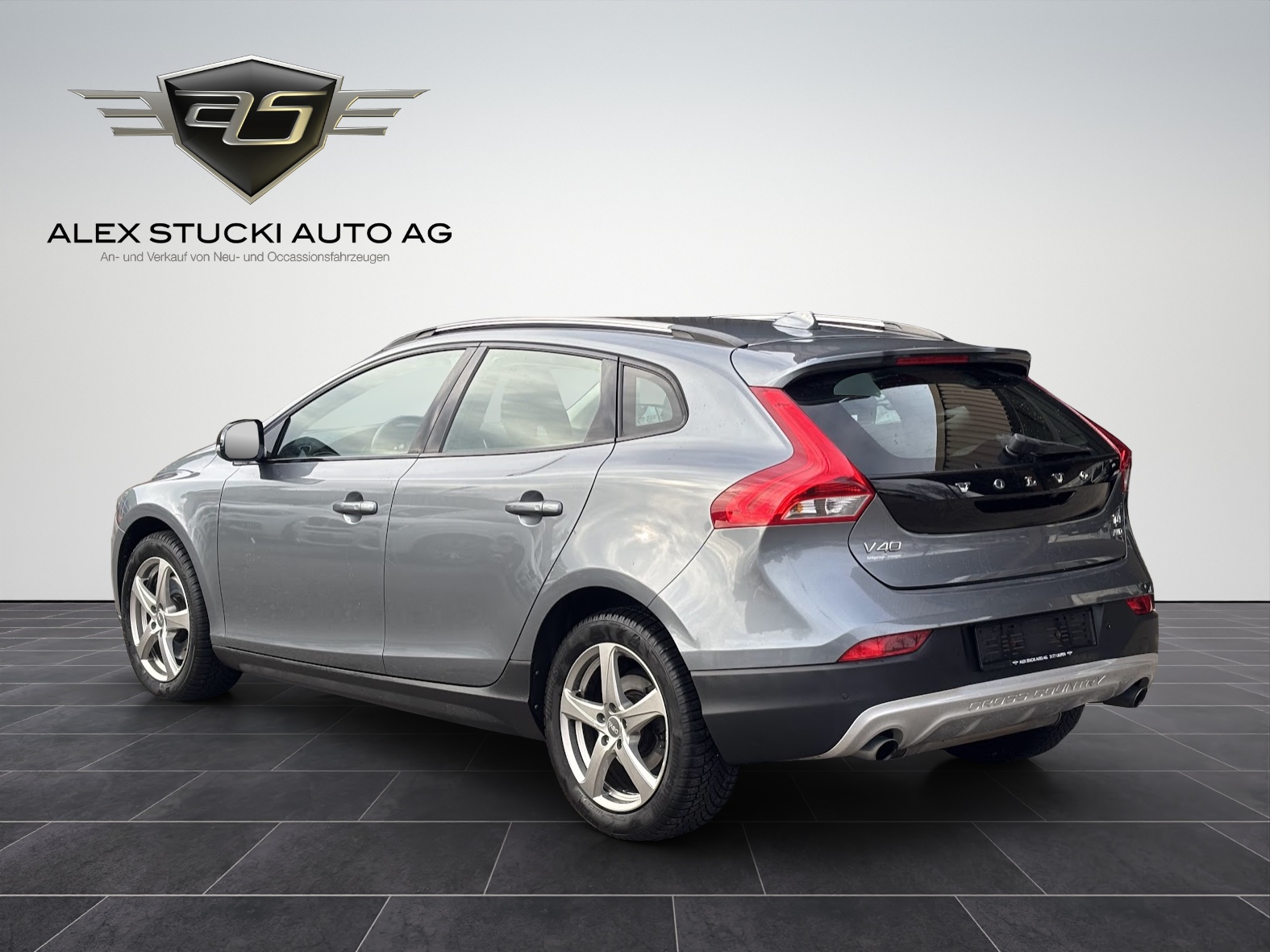 VOLVO V40 Cross Country T4 AWD Summum Geartronic-image-5