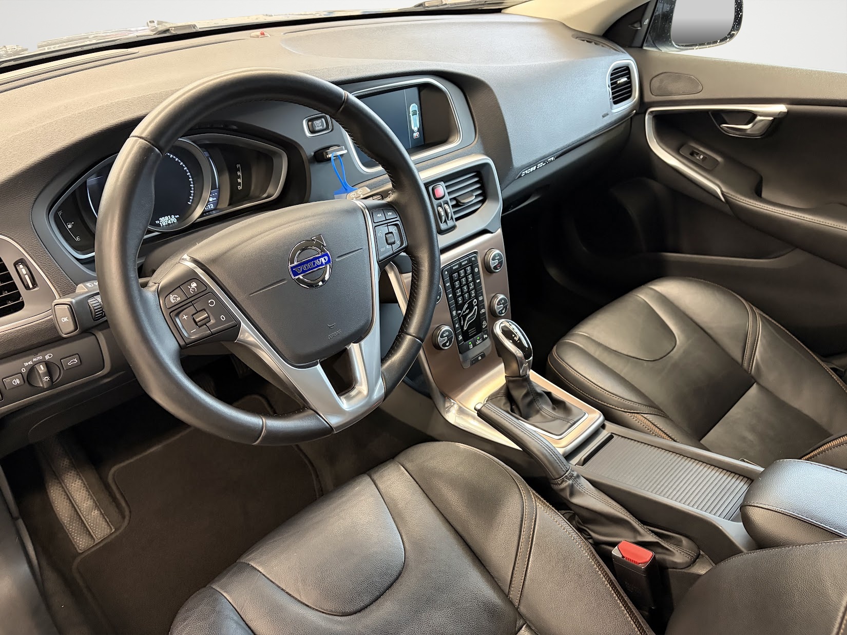 VOLVO V40 Cross Country T4 AWD Summum Geartronic-image-8