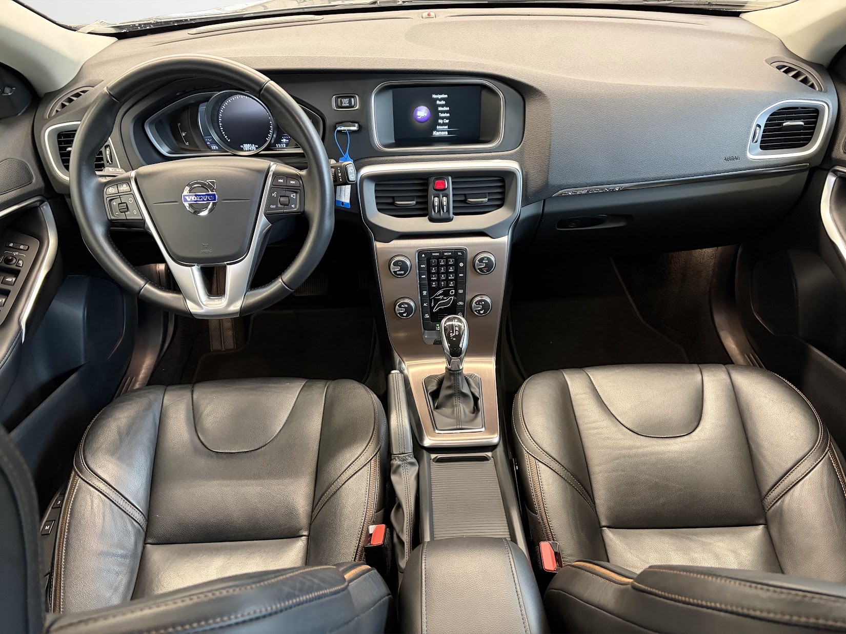 VOLVO V40 Cross Country T4 AWD Summum Geartronic-image-11