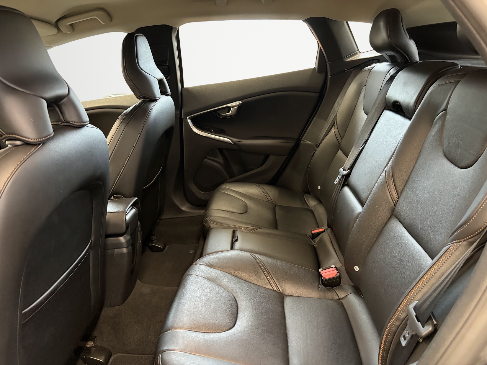 VOLVO V40 Cross Country T4 AWD Summum Geartronic-image-12