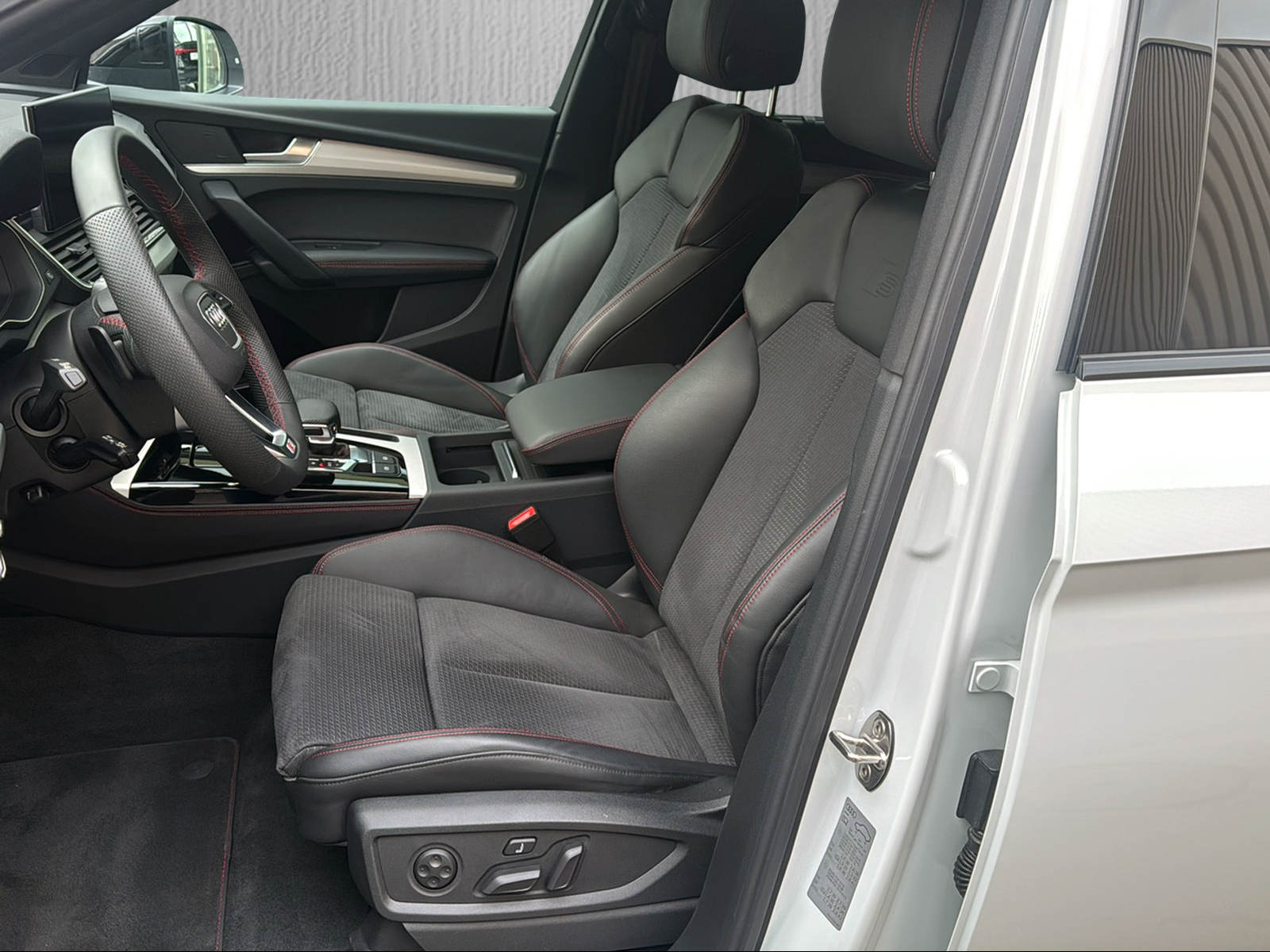 AUDI Q5 55 TFSI e PHEV S line quattro S-tronic*Luftfederung*B&O Sound*Massagesitze*21" Aluräder*-image-7