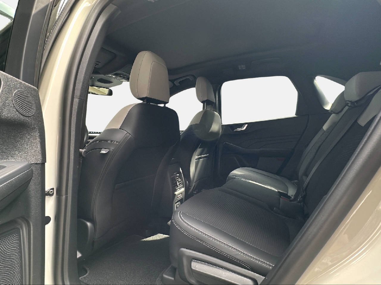 FORD Kuga 2.5 Hybrid Sound Edition AWD-image-12