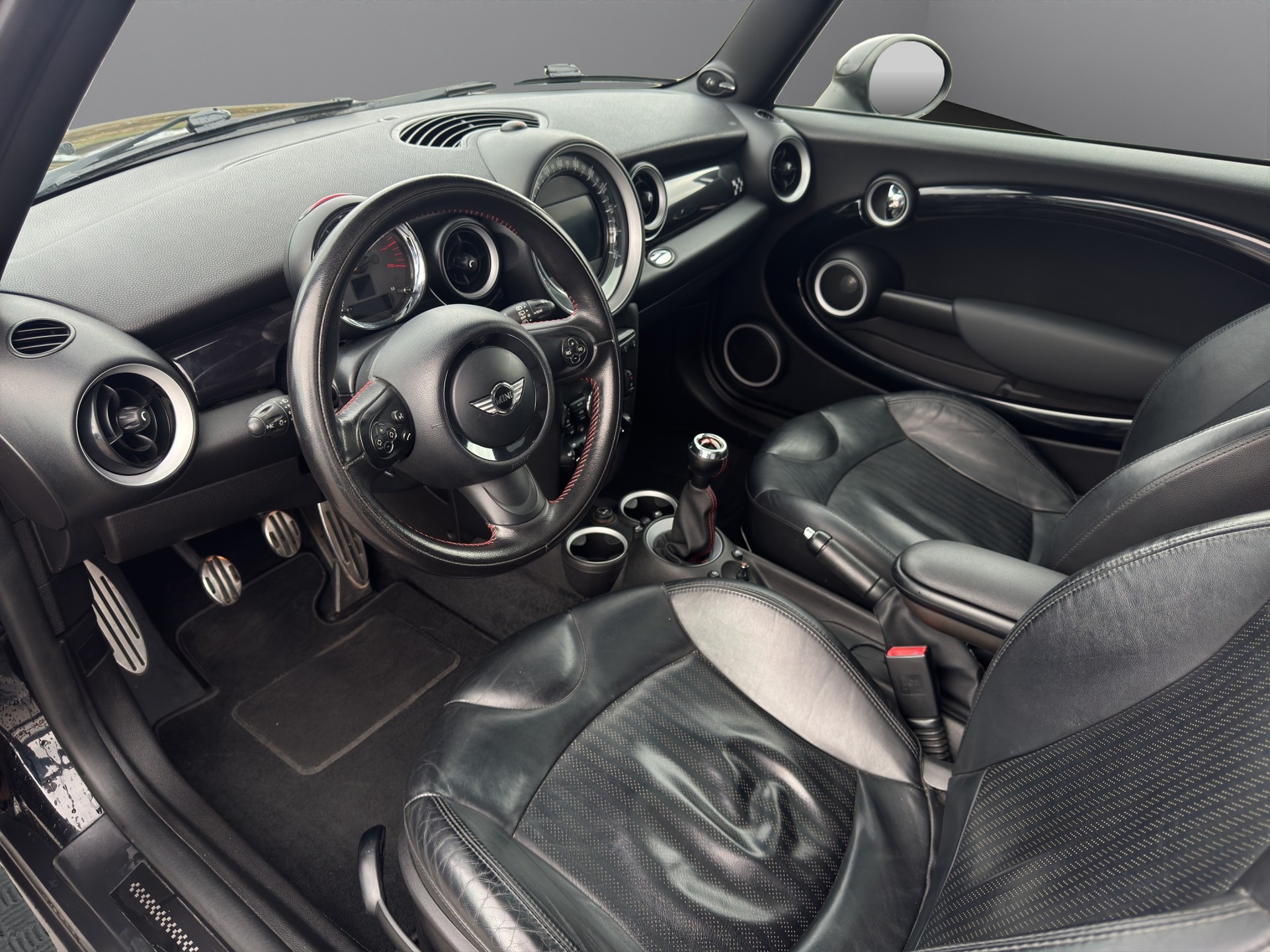 MINI Clubman Cooper John Cooper Works-image-11