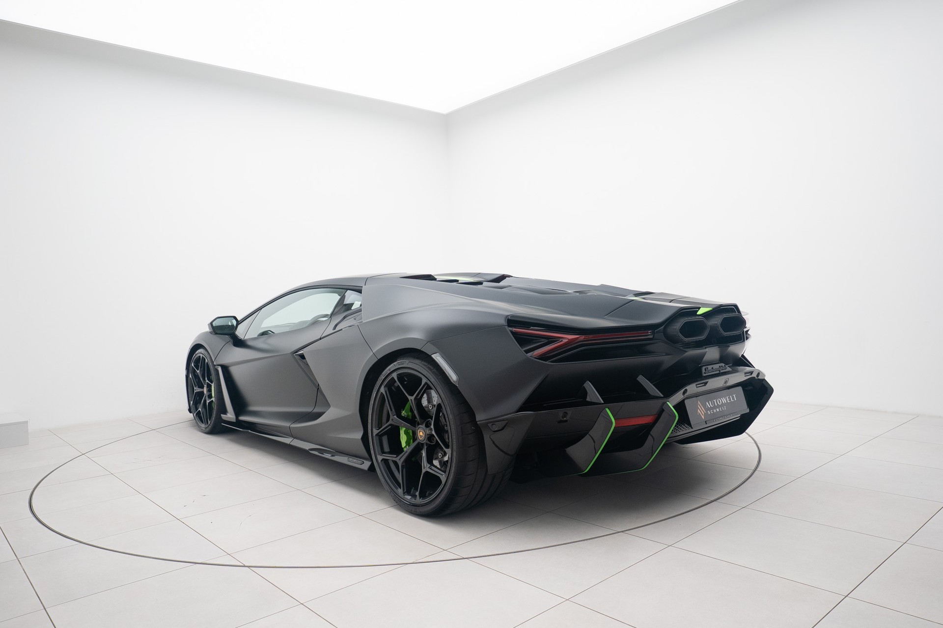 LAMBORGHINI Revuelto HPEV-showroom-element-2